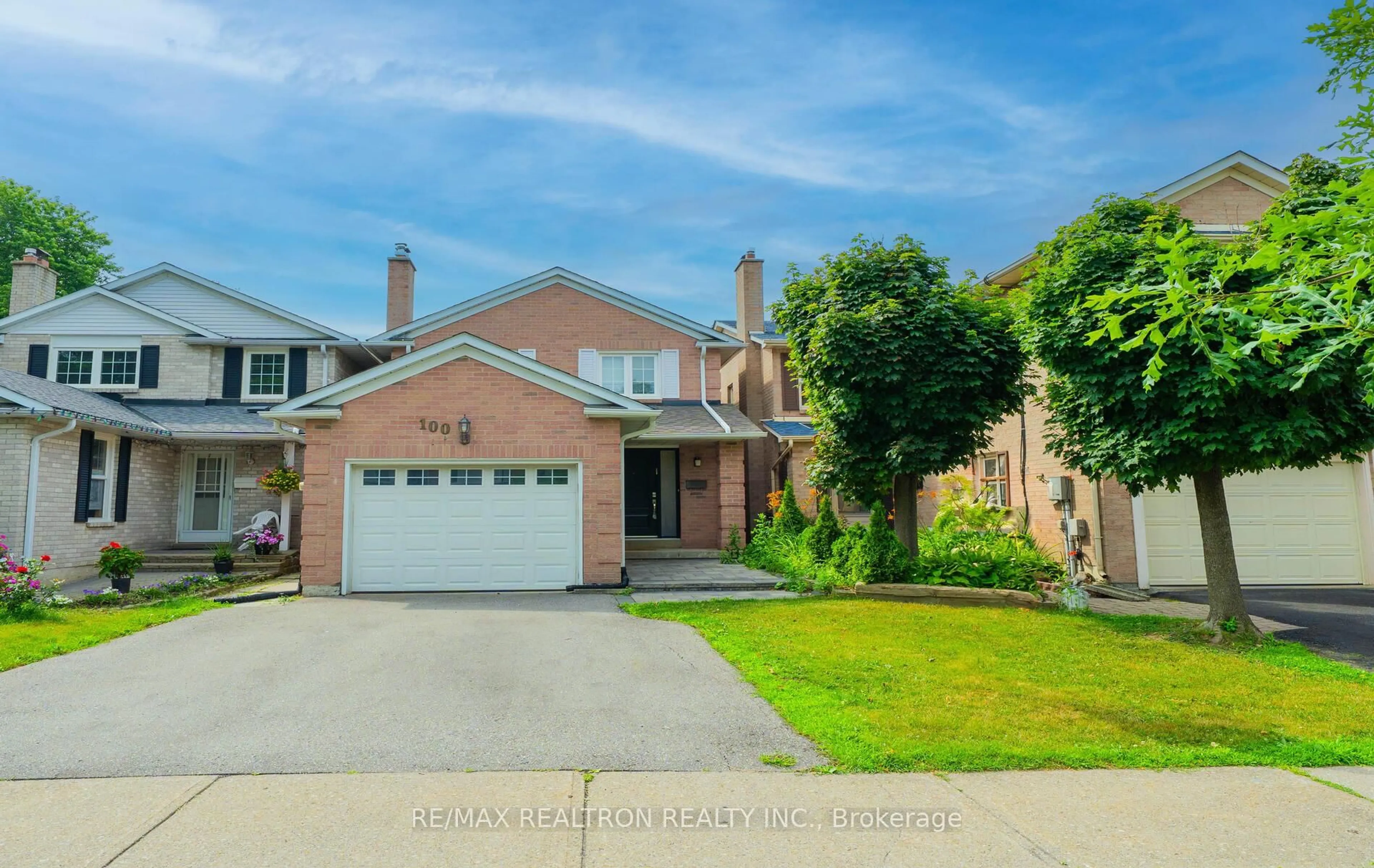 Home with brick exterior material, street for 100 Gilmore Cres, Vaughan Ontario L4J 3A1