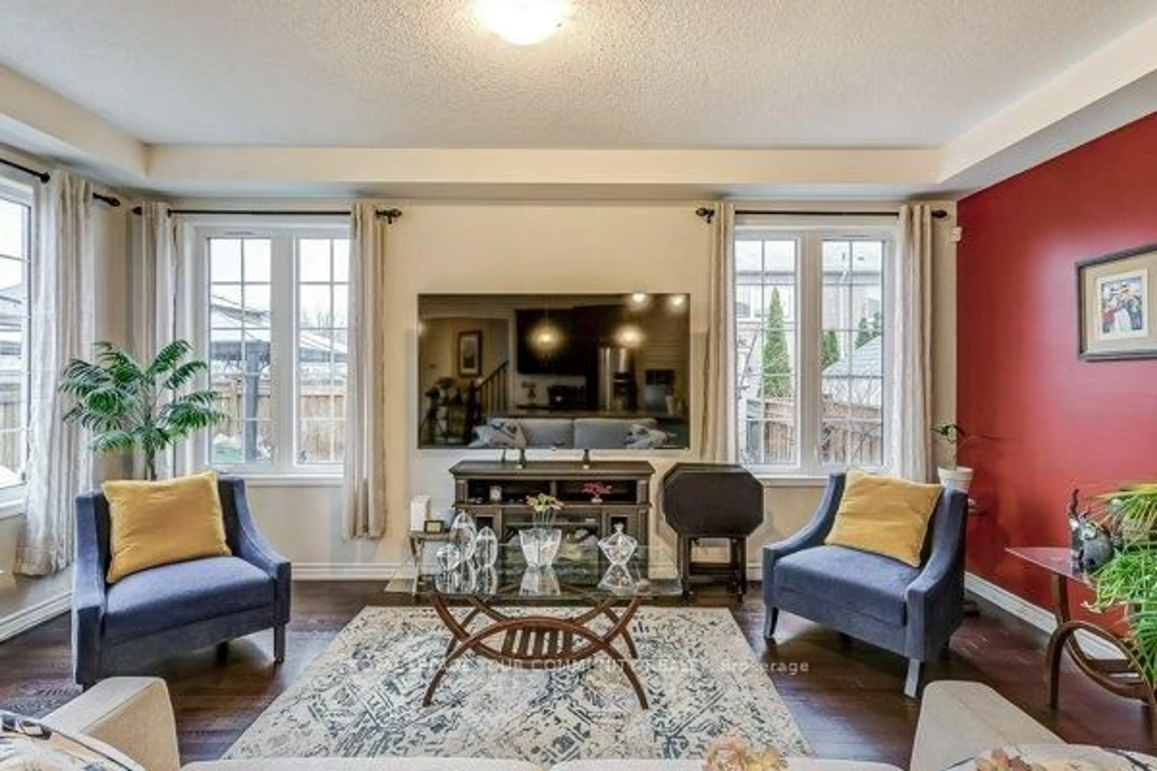 Living room with furniture, unknown for 290 Thomas Phillips Dr, Aurora Ontario L4G 0T4