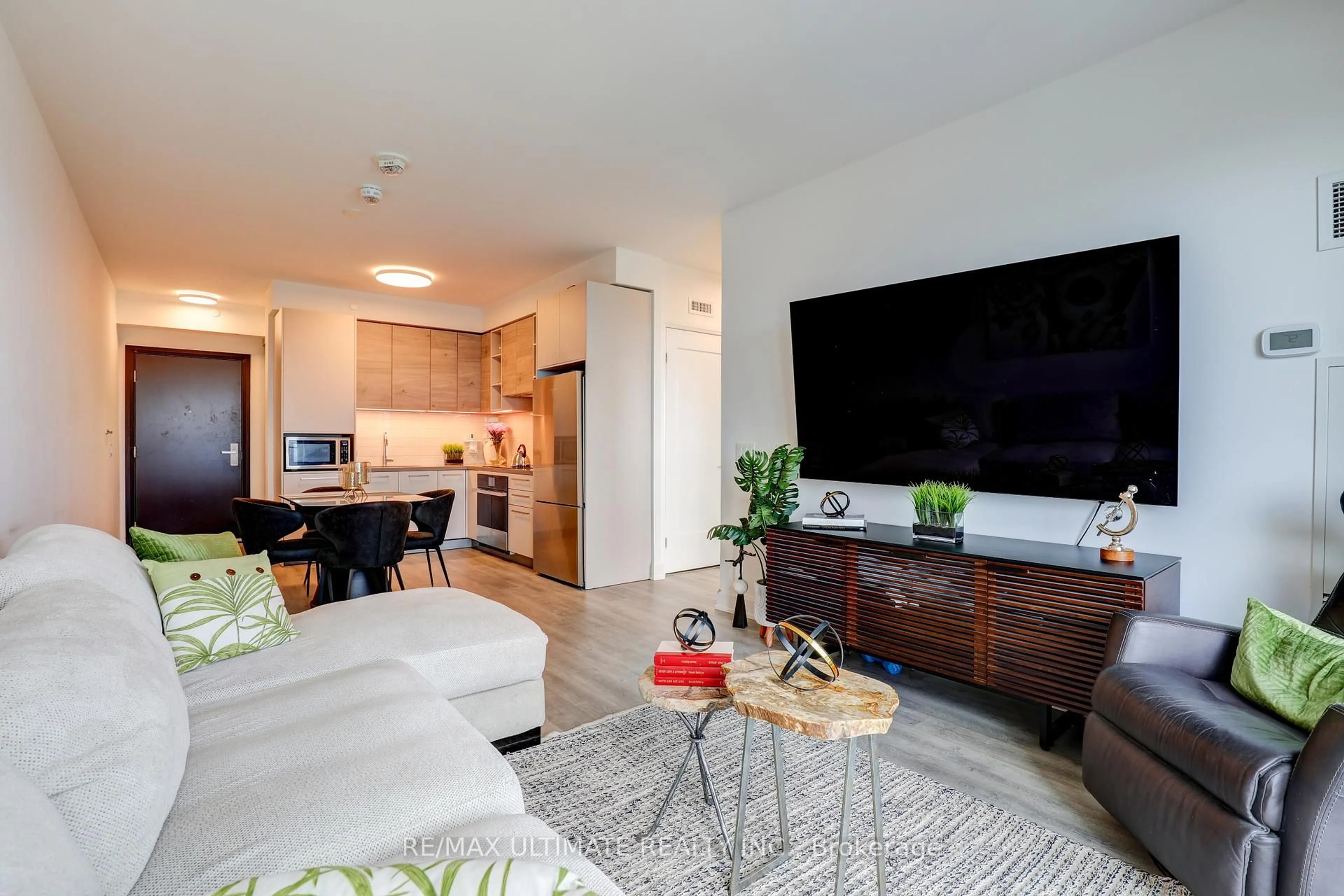 Living room with furniture, wood/laminate floor for 38 Gandhi Lane #3112, Markham Ontario L3T 0G9