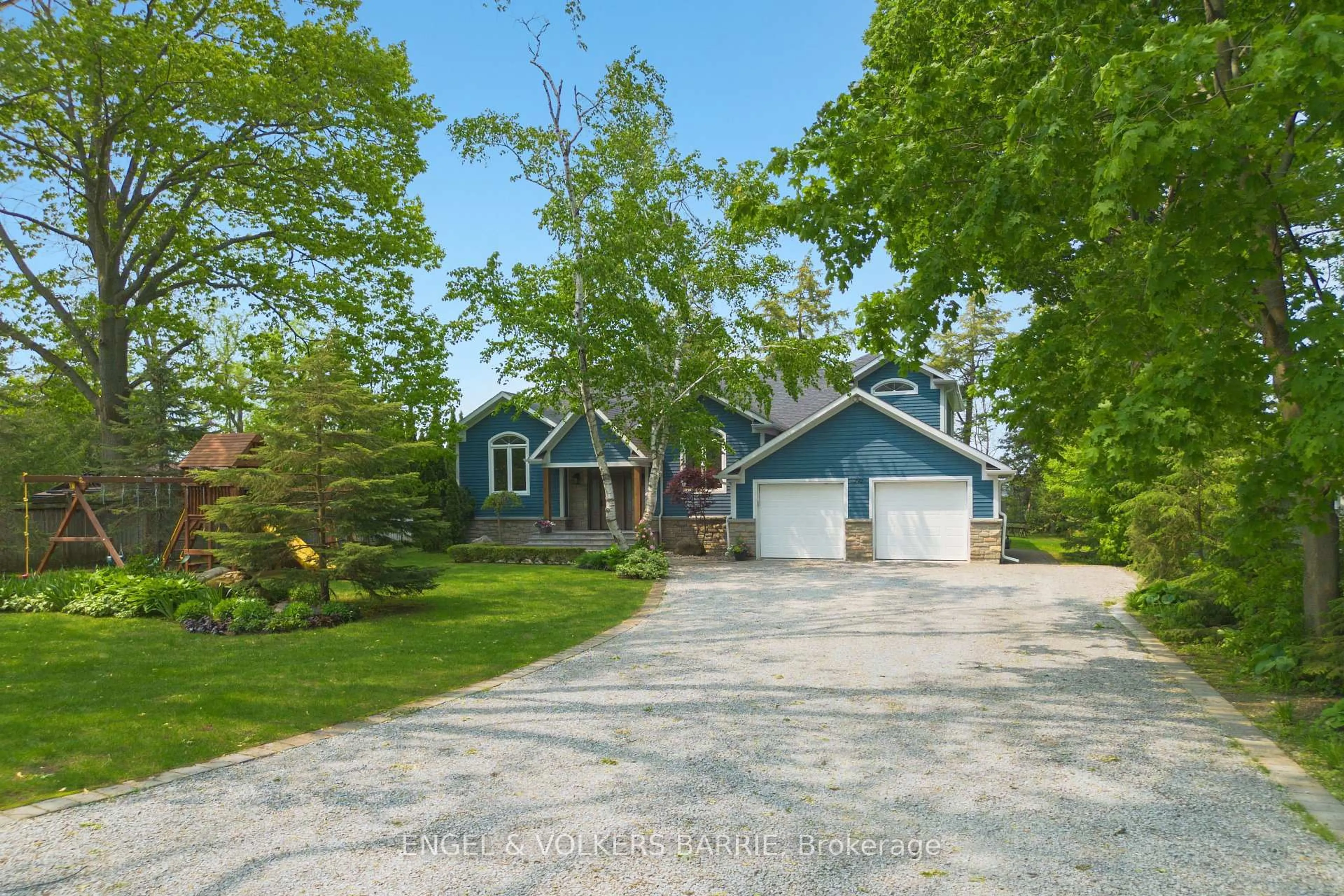 A pic from outside/outdoor area/front of a property/back of a property/a pic from drone, street for 292 Trillium Pl, Innisfil Ontario L9S 2X7