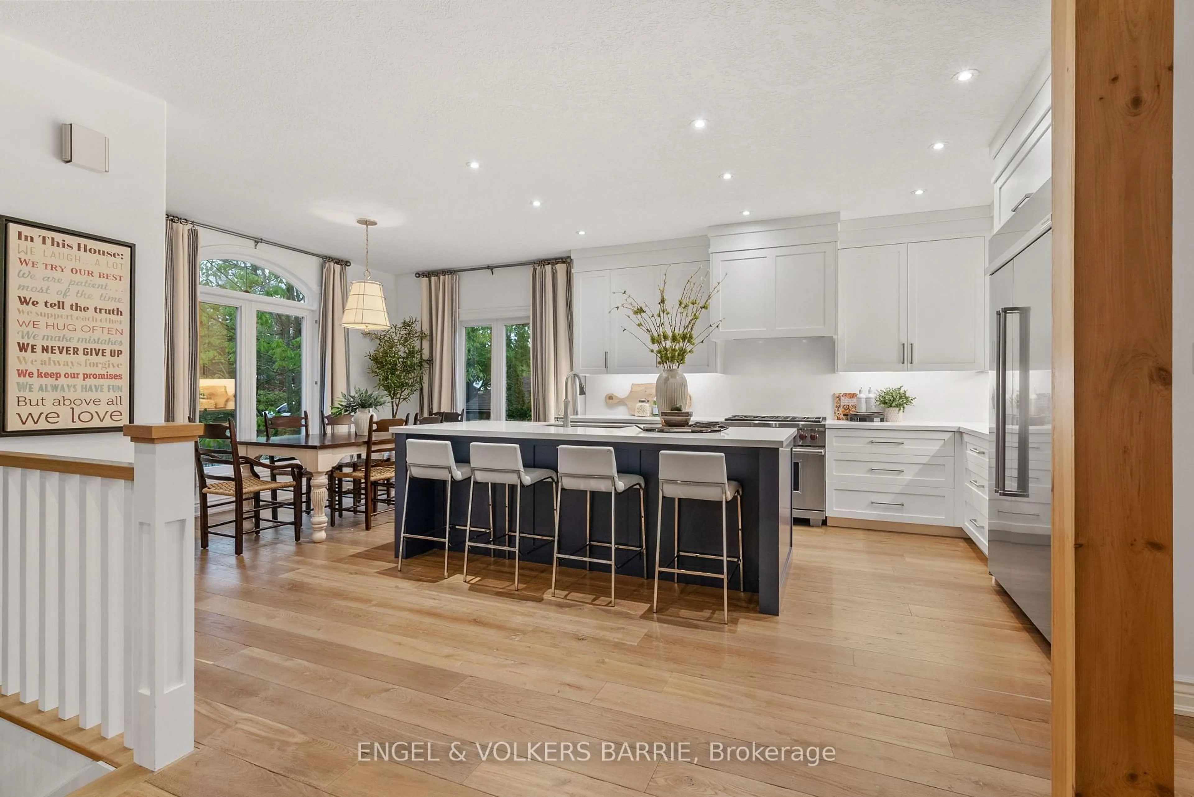 Open concept kitchen, unknown for 292 Trillium Pl, Innisfil Ontario L9S 2X7