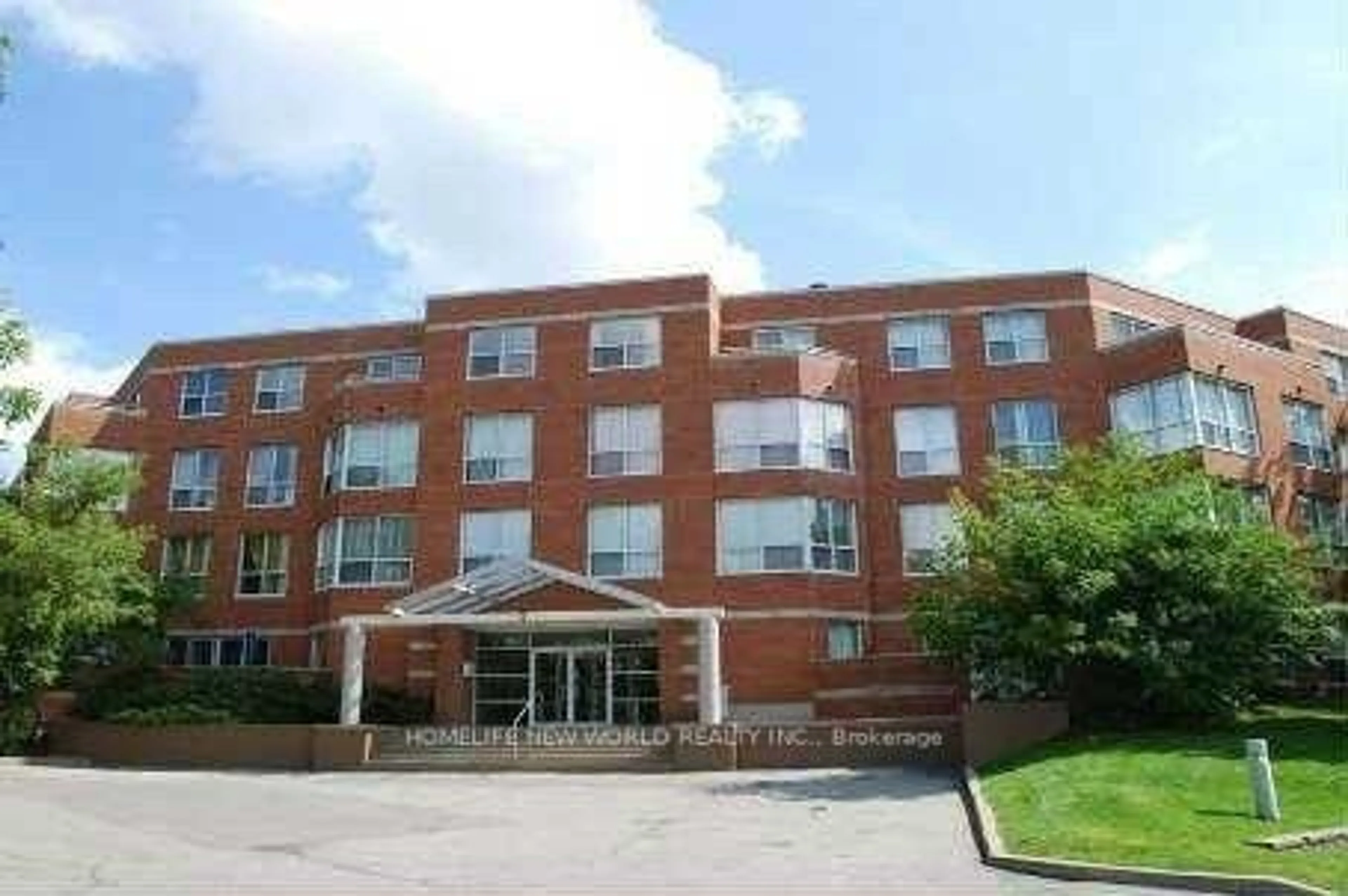 Indoor foyer for 9 Chalmers Rd #213, Richmond Hill Ontario L4B 3N3