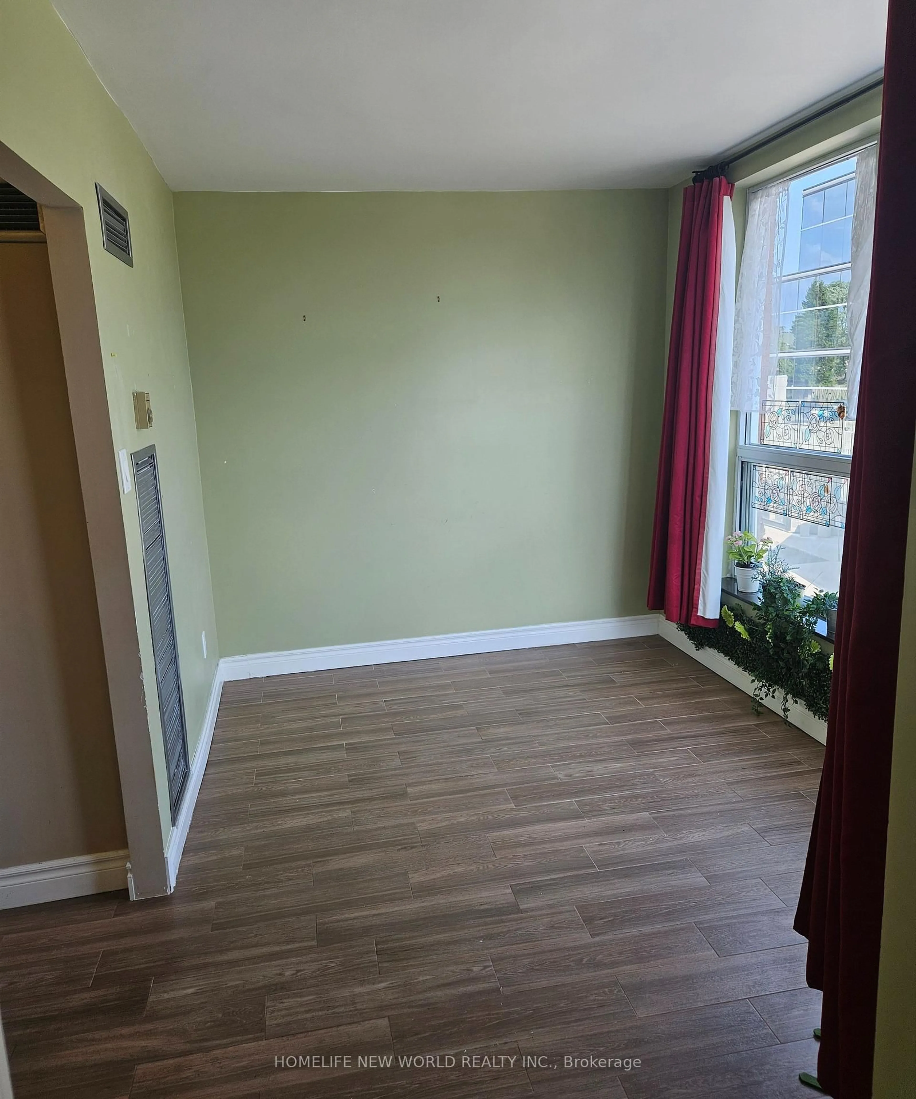 A pic of a room for 9 Chalmers Rd #213, Richmond Hill Ontario L4B 3N3