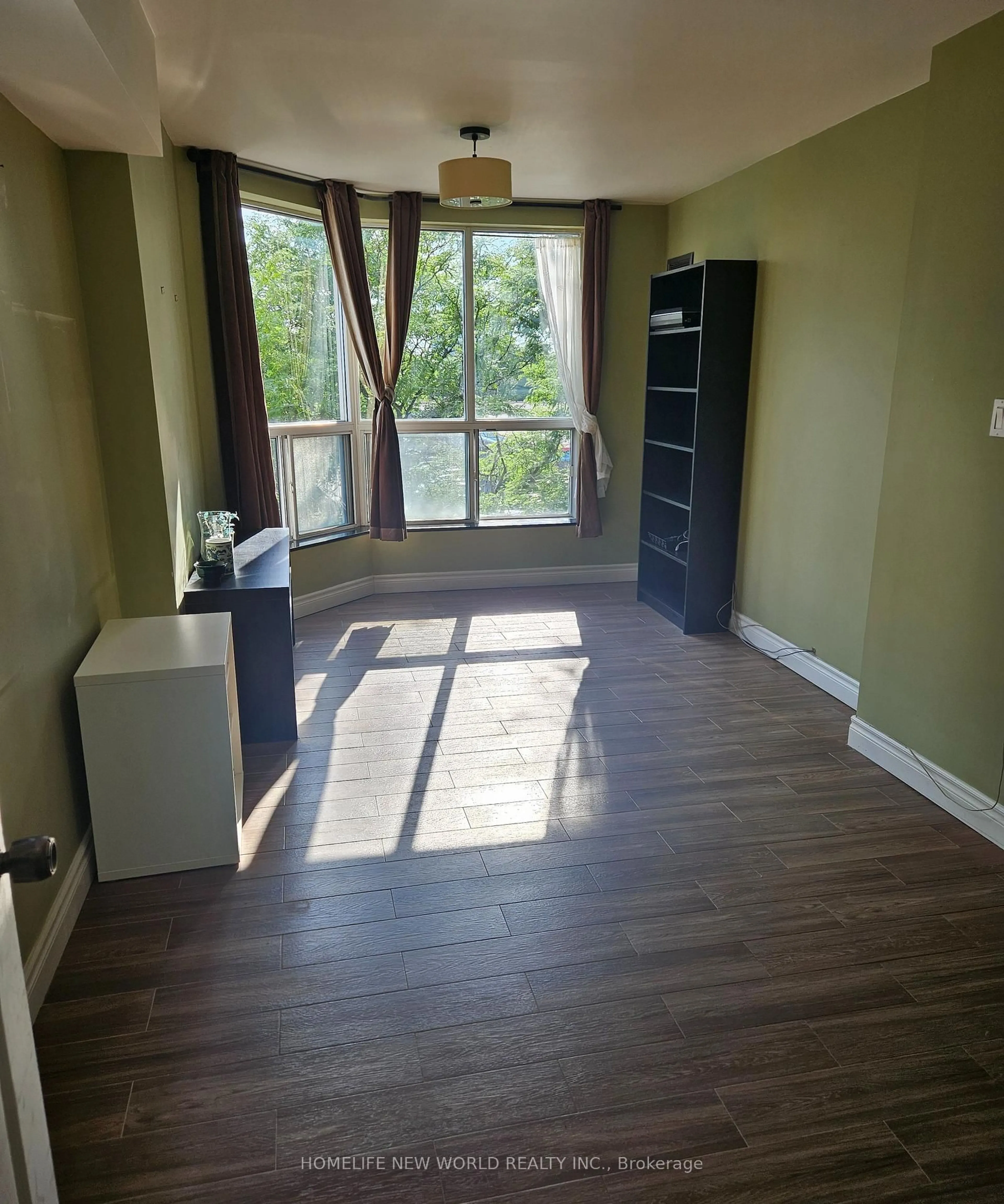 A pic of a room for 9 Chalmers Rd #213, Richmond Hill Ontario L4B 3N3