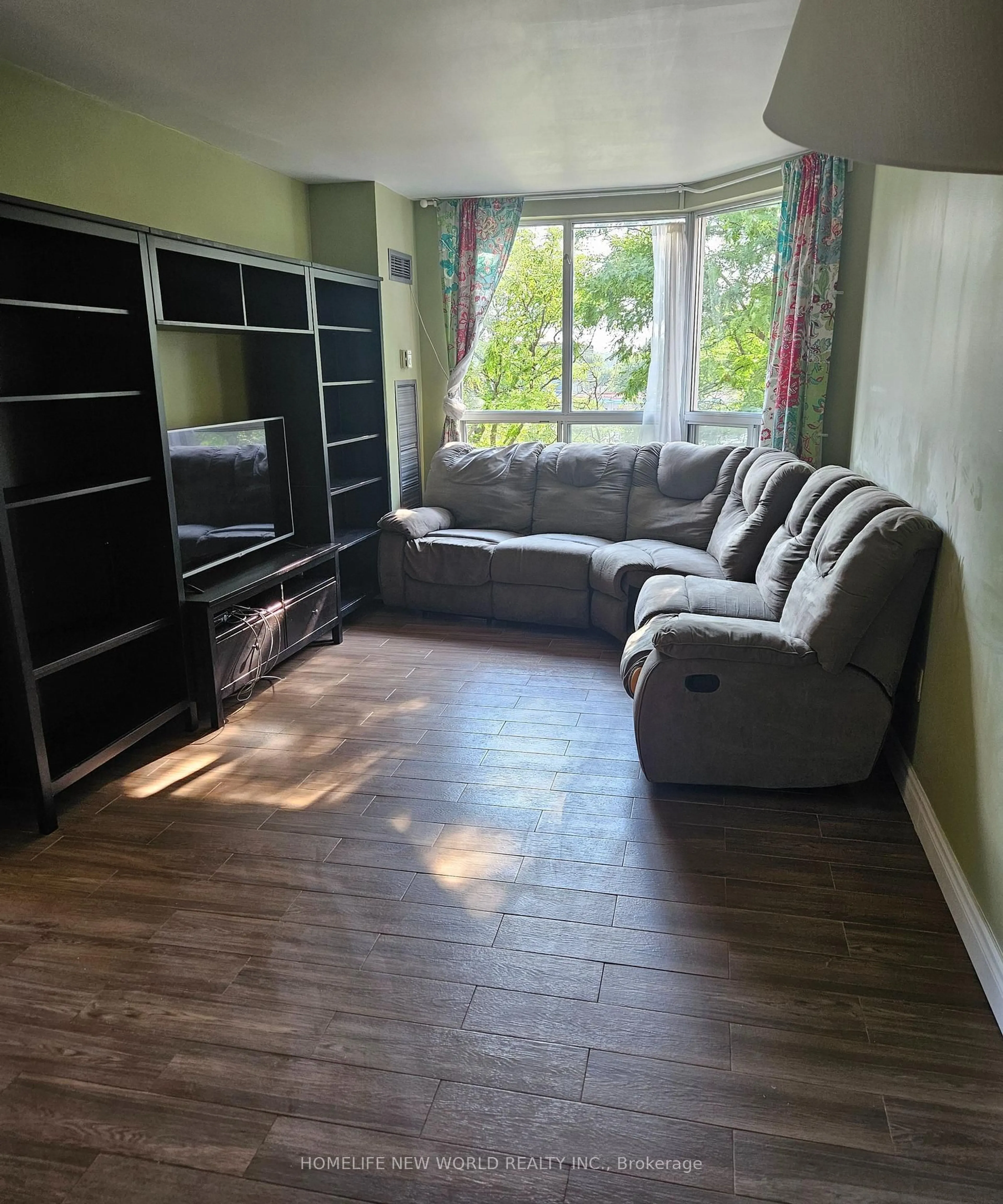 Living room with furniture, unknown for 9 Chalmers Rd #213, Richmond Hill Ontario L4B 3N3