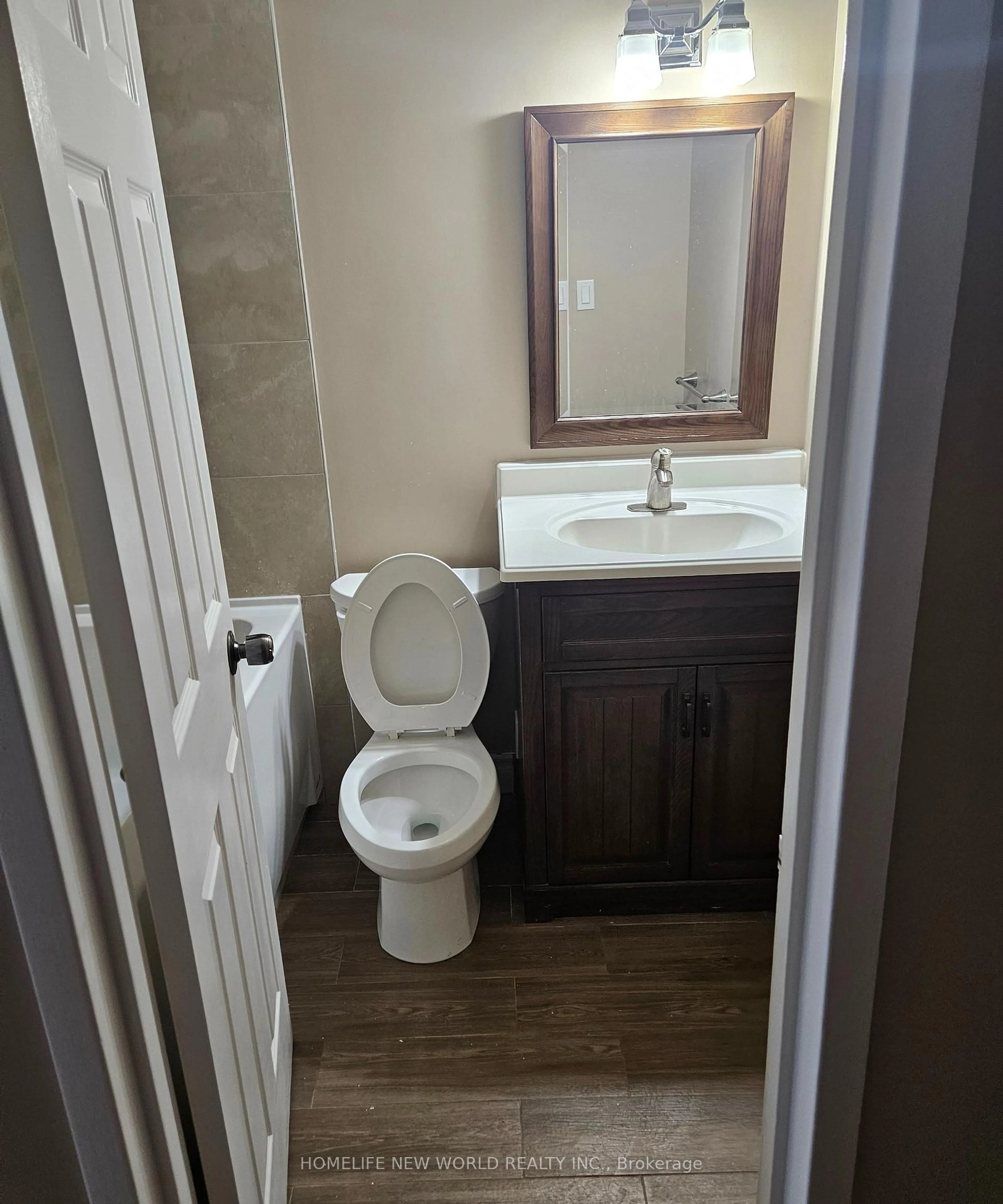A pic of a room for 9 Chalmers Rd #213, Richmond Hill Ontario L4B 3N3