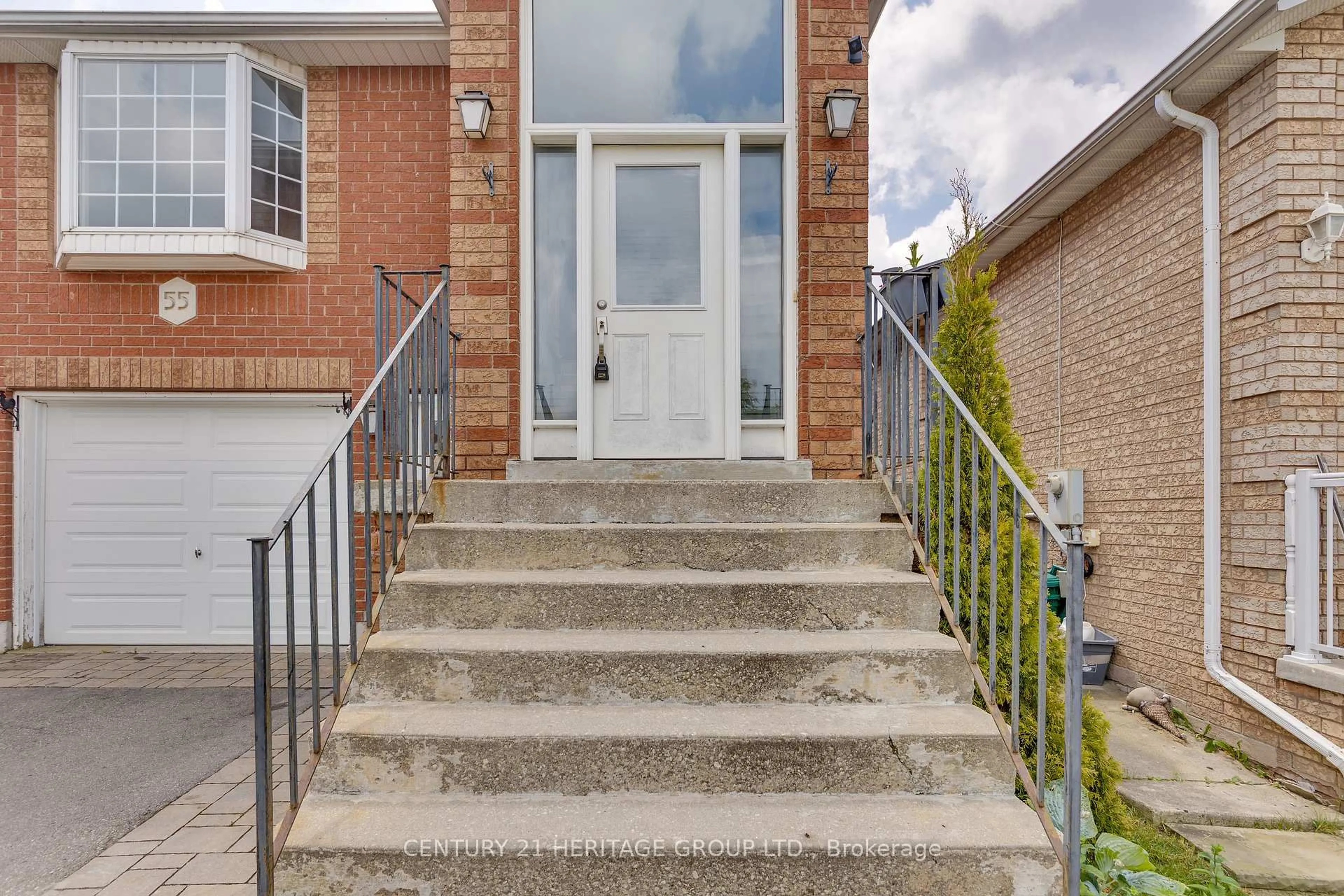 Stairs for 55 Breeze Dr, Bradford West Gwillimbury Ontario L3Z 3A6