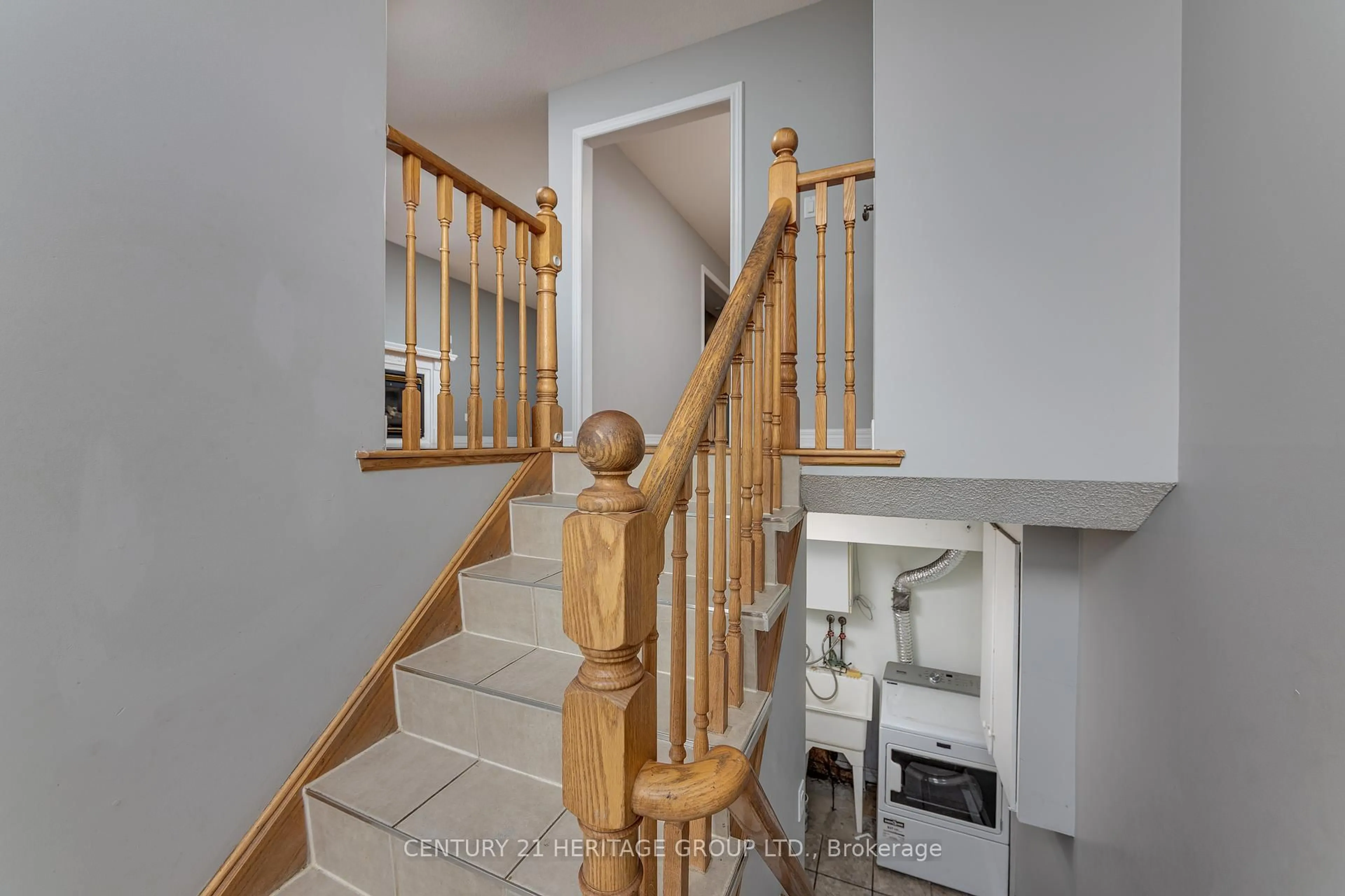 Stairs for 55 Breeze Dr, Bradford West Gwillimbury Ontario L3Z 3A6