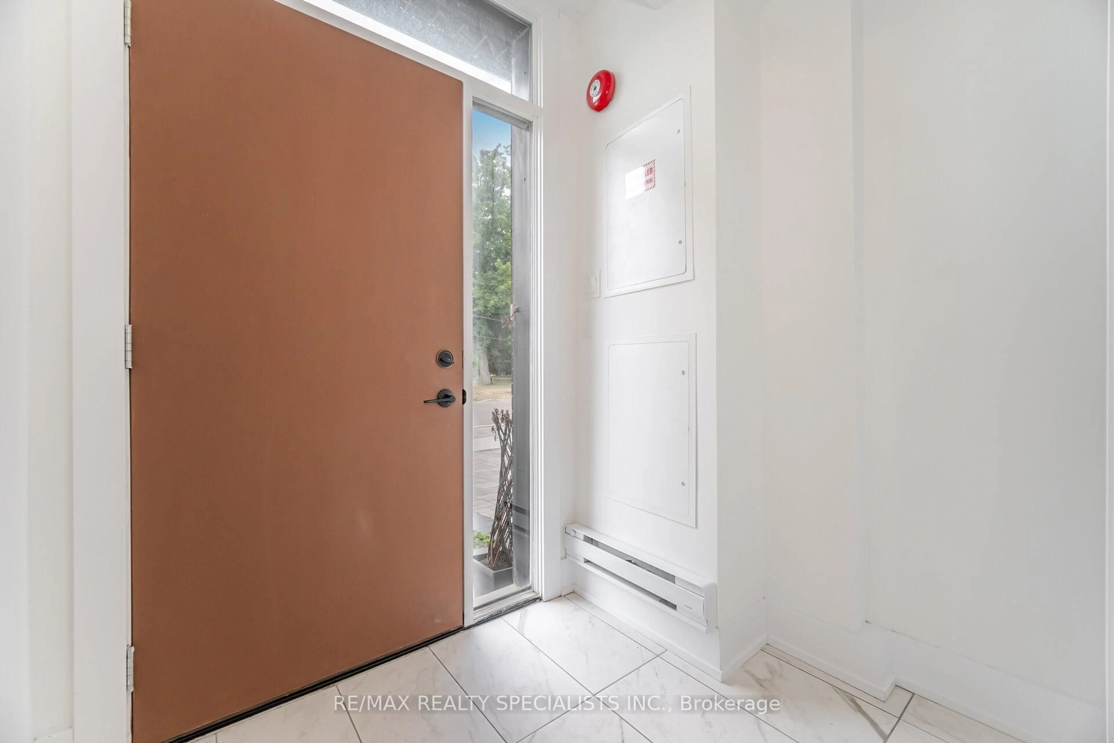 Indoor entryway for 1 Hartman Ave #Unit 3, Vaughan Ontario L4L 1R6