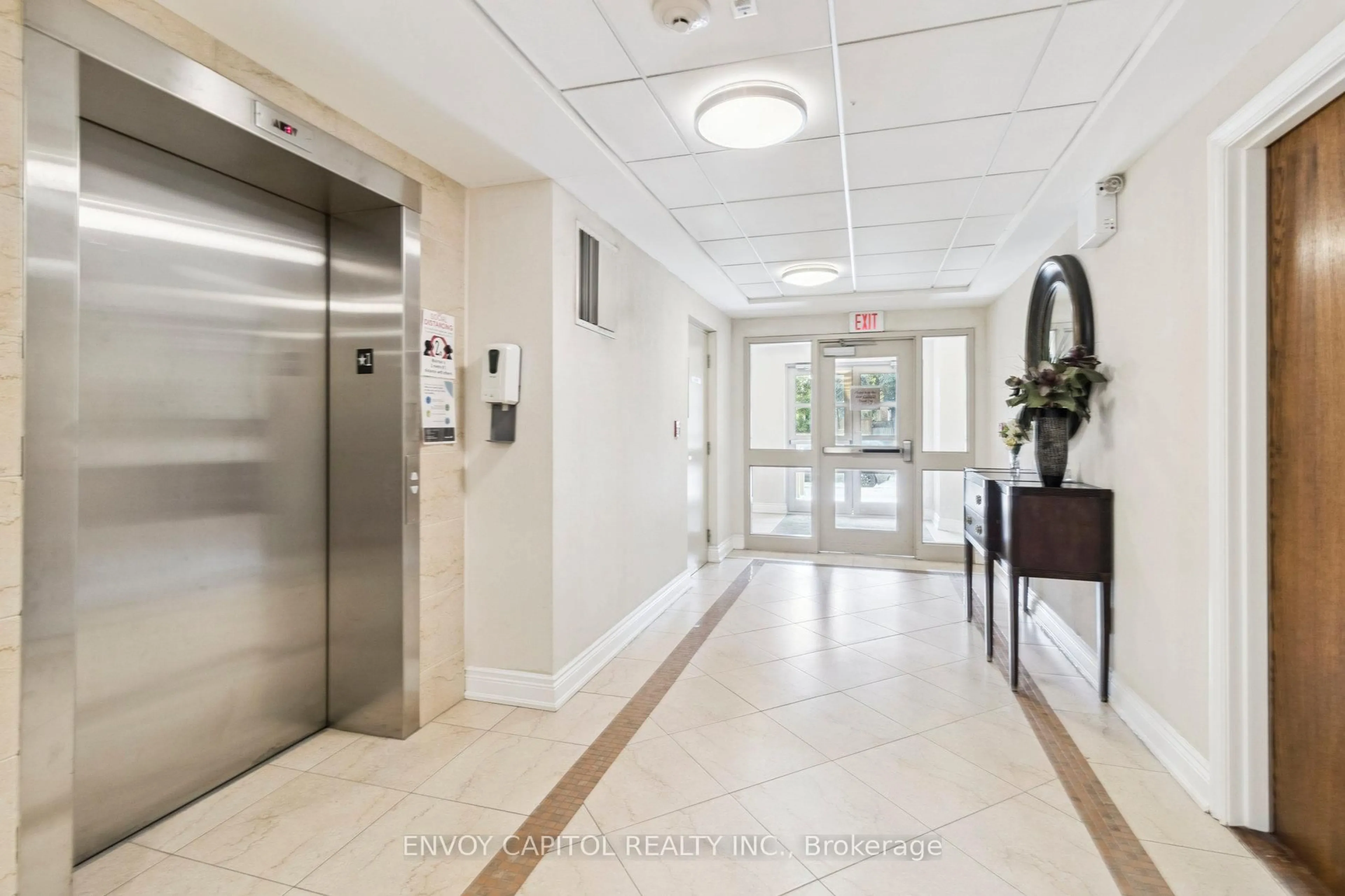 Indoor foyer for 9901 KEELE St #203, Vaughan Ontario L6A 0A1
