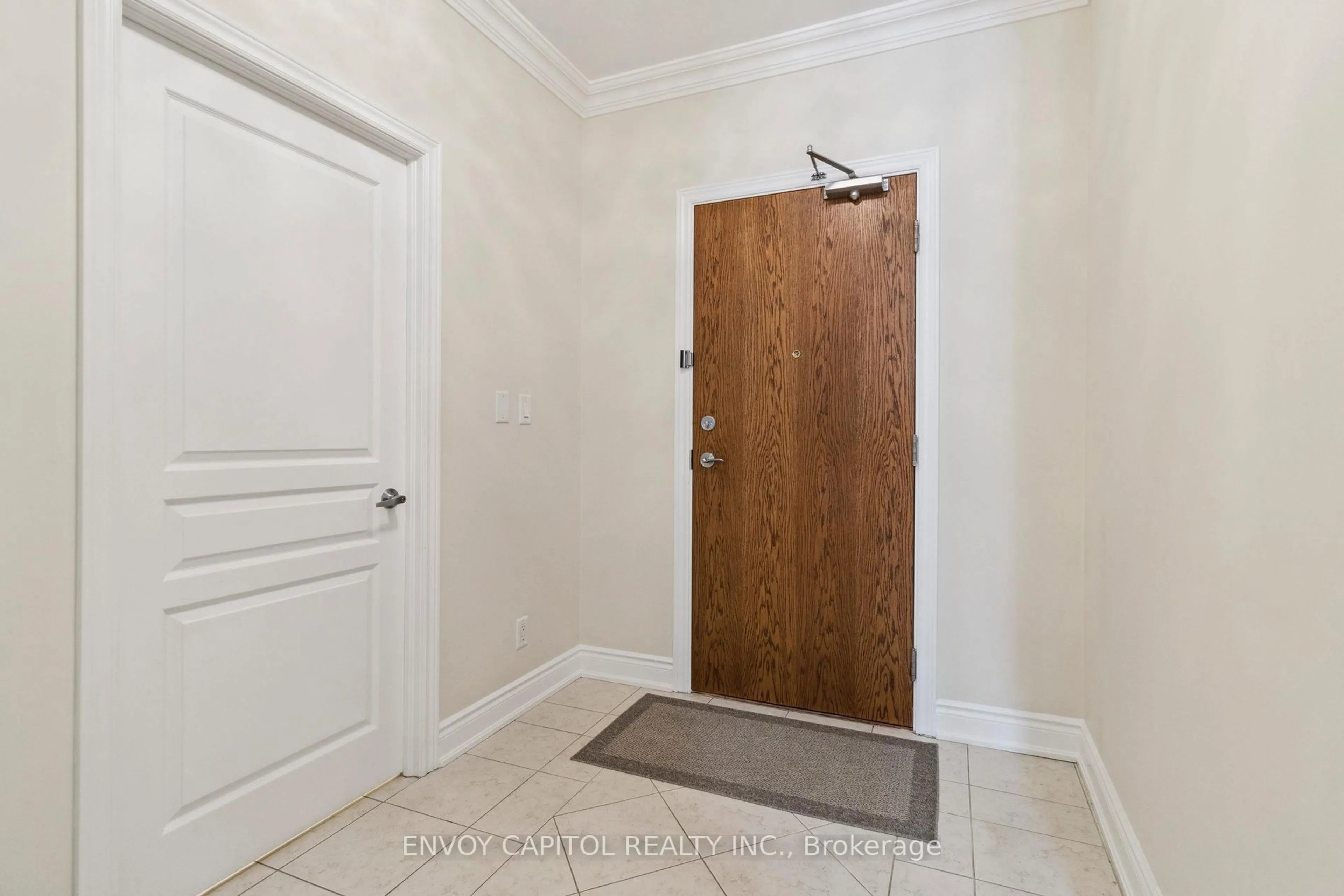 Indoor entryway for 9901 KEELE St #203, Vaughan Ontario L6A 0A1