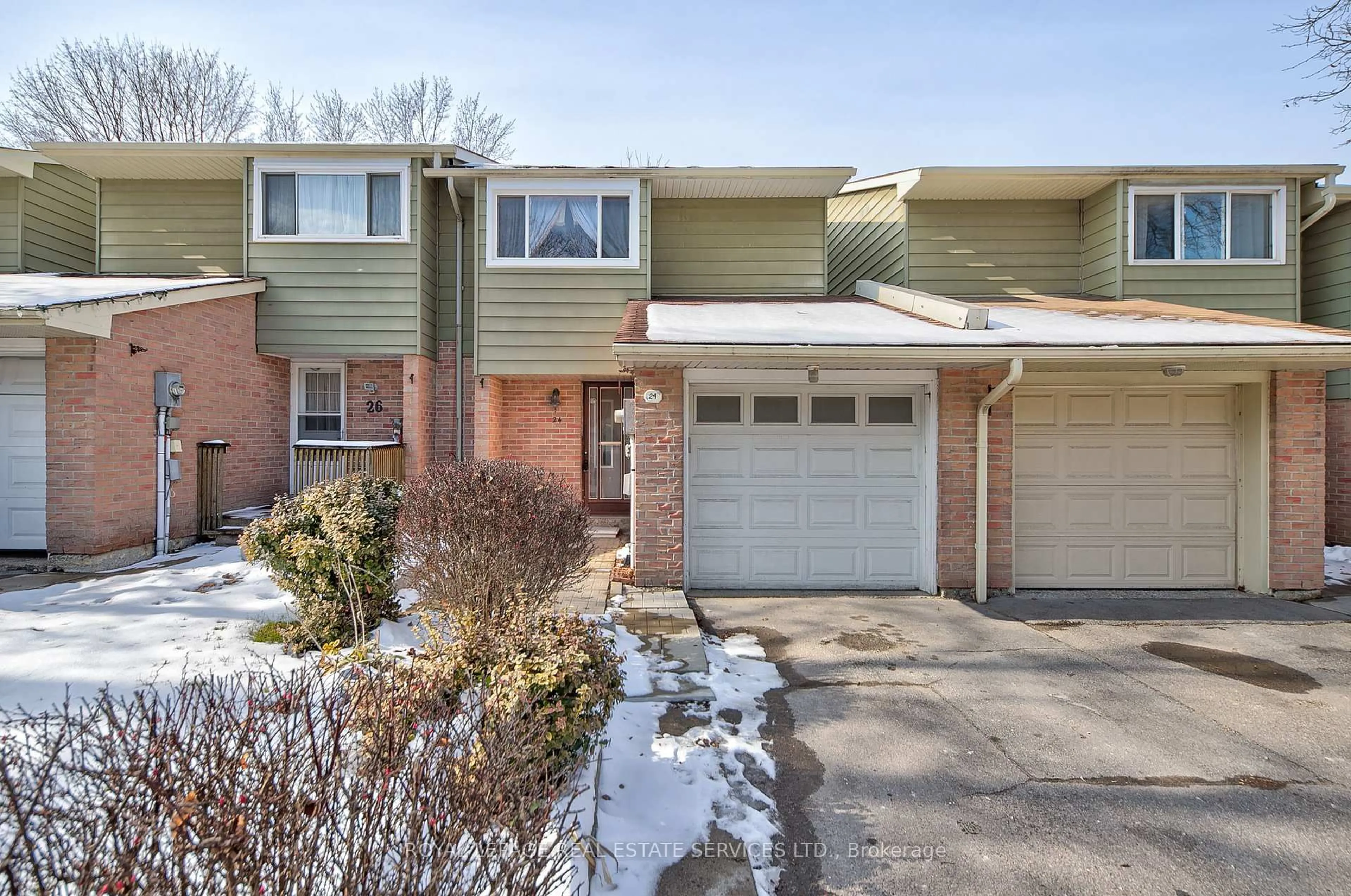 Home with brick exterior material, street for 24 Deer Run Cres, Bradford West Gwillimbury Ontario L3Z 1N2