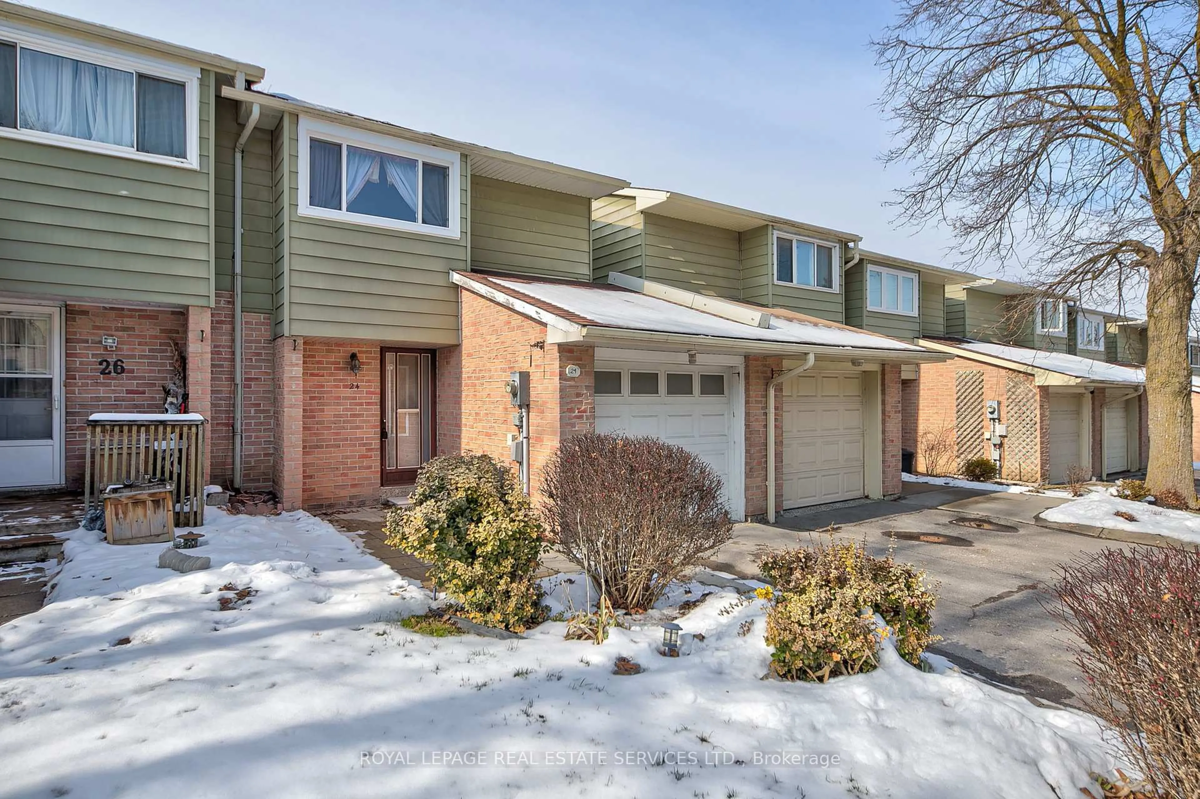 Home with brick exterior material, street for 24 Deer Run Cres, Bradford West Gwillimbury Ontario L3Z 1N2