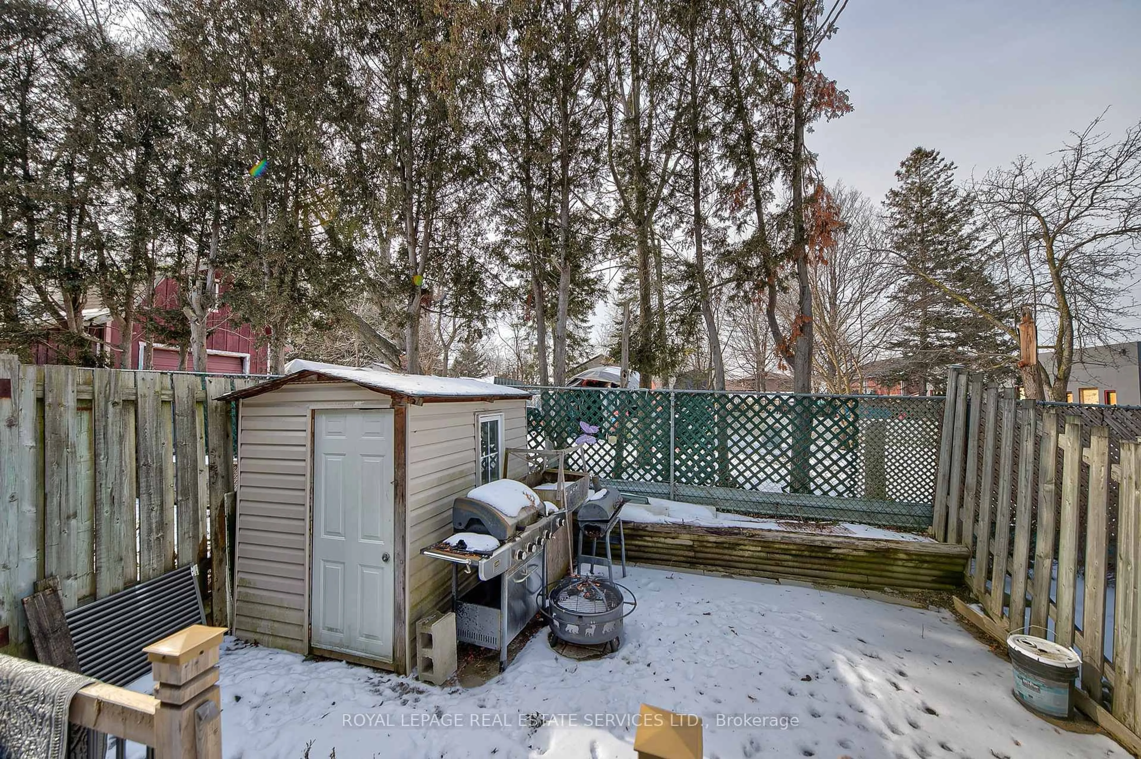 Shed for 24 Deer Run Cres, Bradford West Gwillimbury Ontario L3Z 1N2
