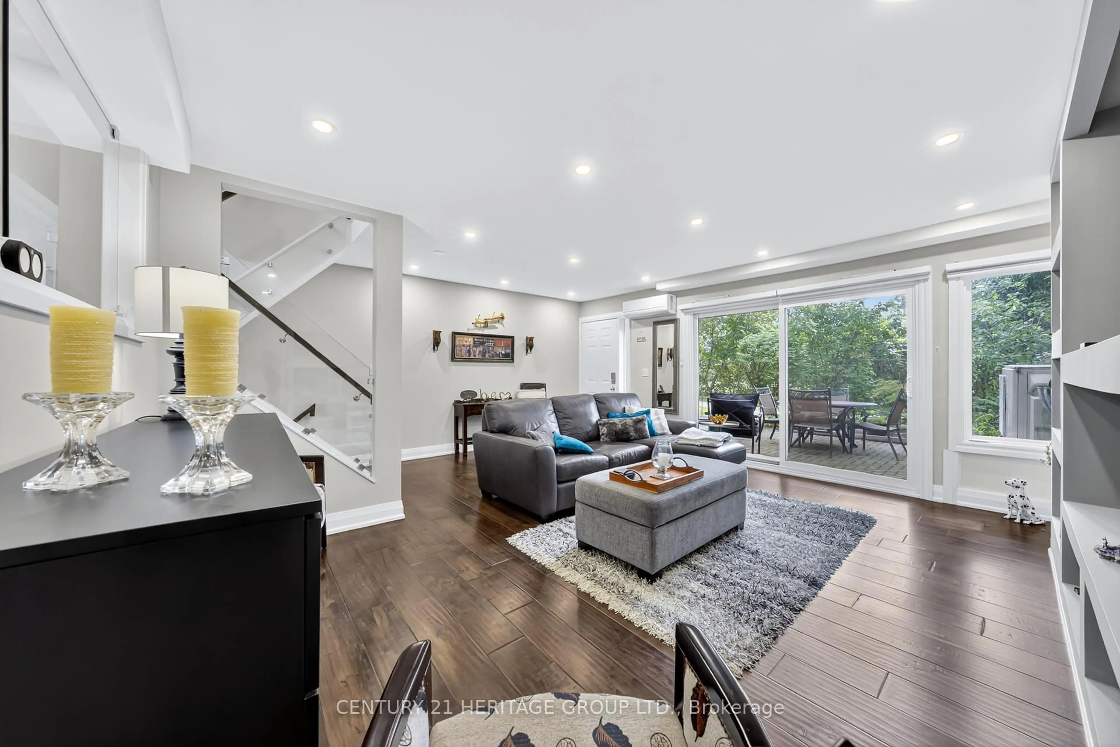Living room with furniture, unknown for 223 Milestone Cres, Aurora Ontario L4G 3M2