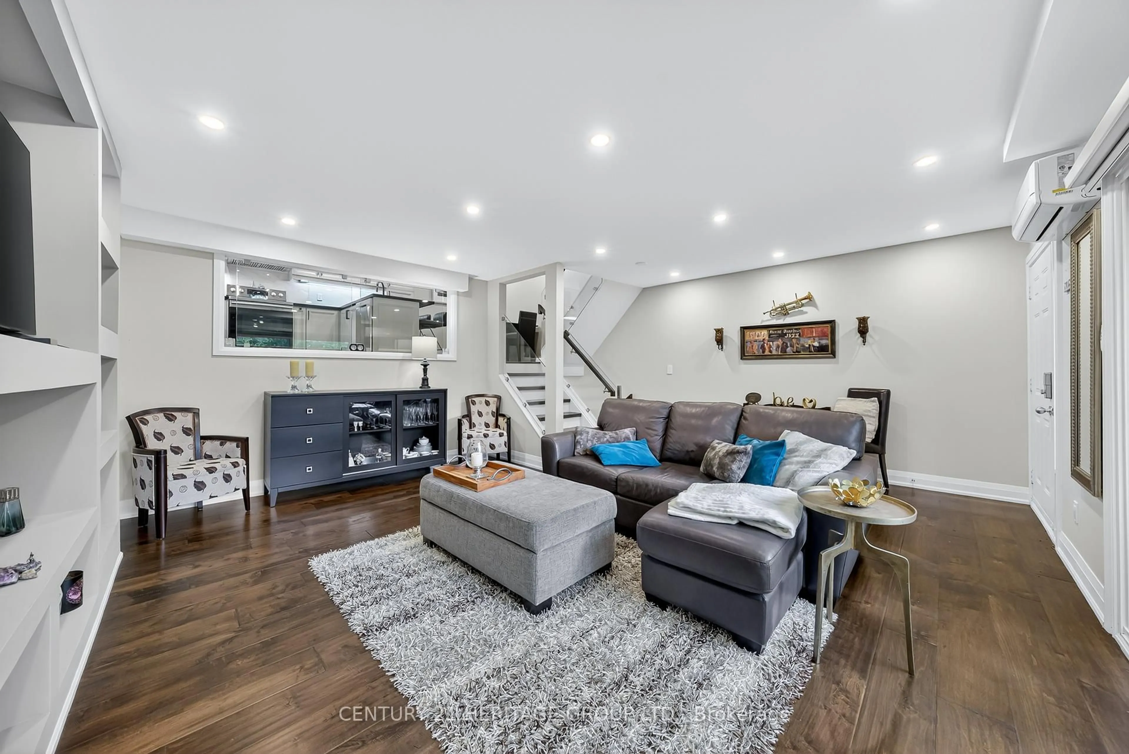 Living room with furniture, unknown for 223 Milestone Cres, Aurora Ontario L4G 3M2