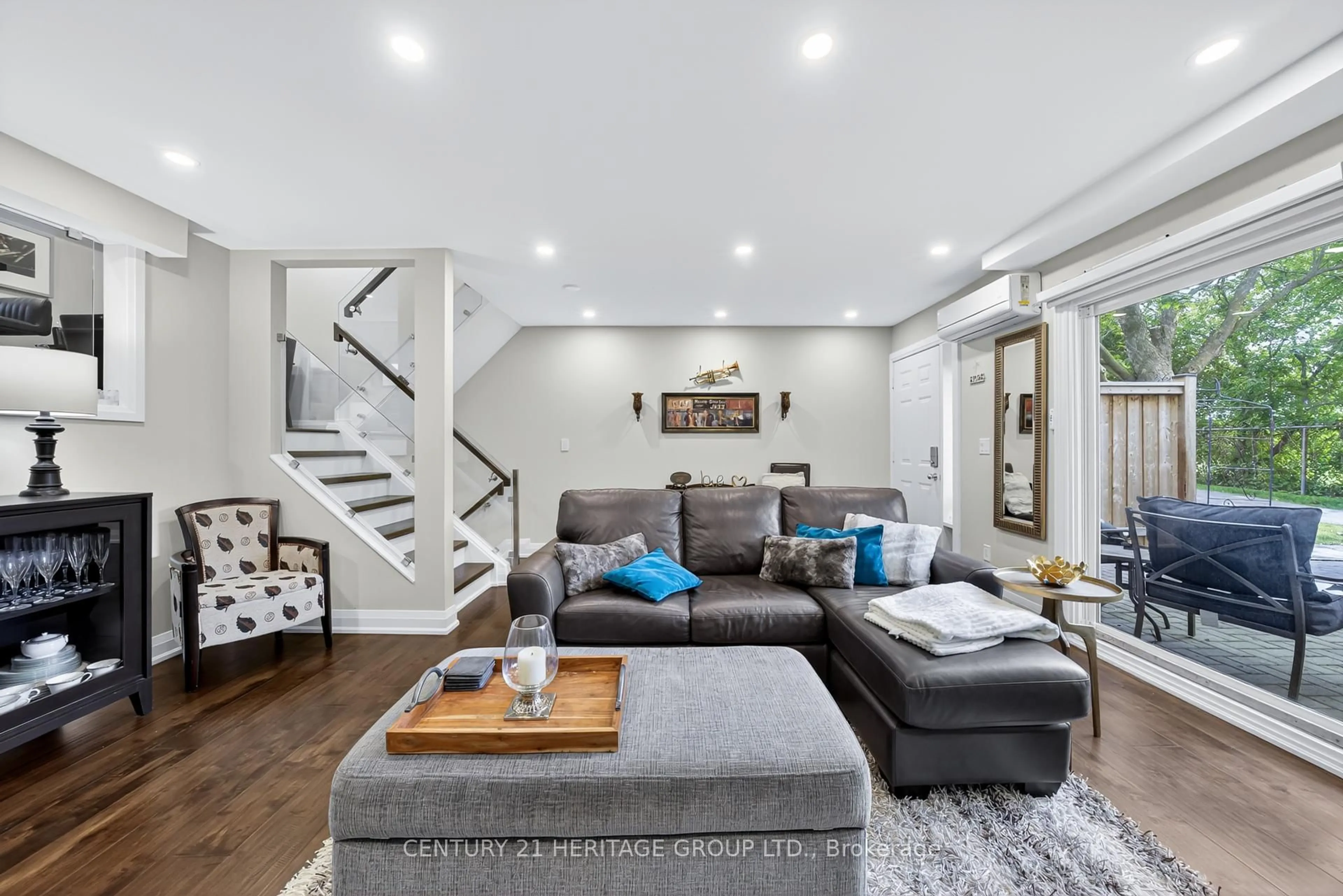 Living room with furniture, unknown for 223 Milestone Cres, Aurora Ontario L4G 3M2