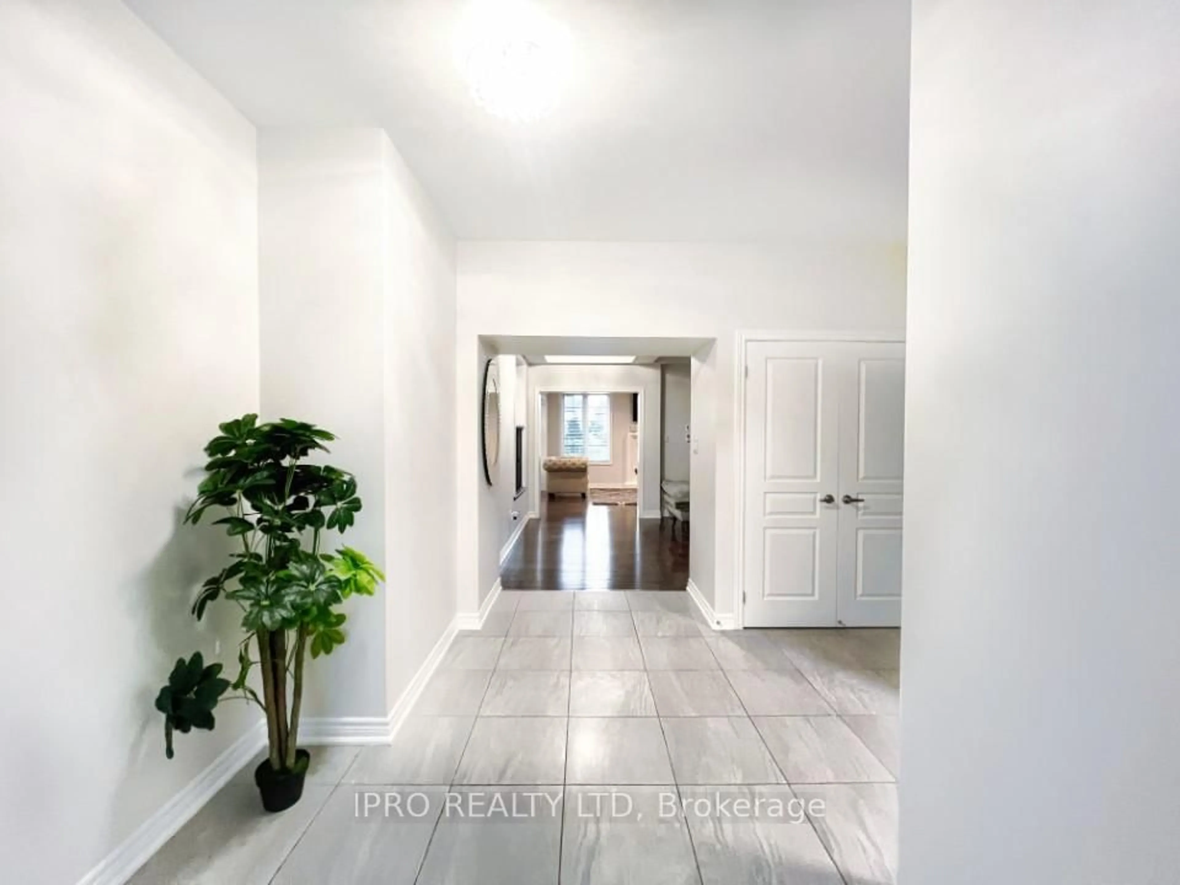 Indoor entryway for 20 Roy Rd, New Tecumseth Ontario L0G 1W0
