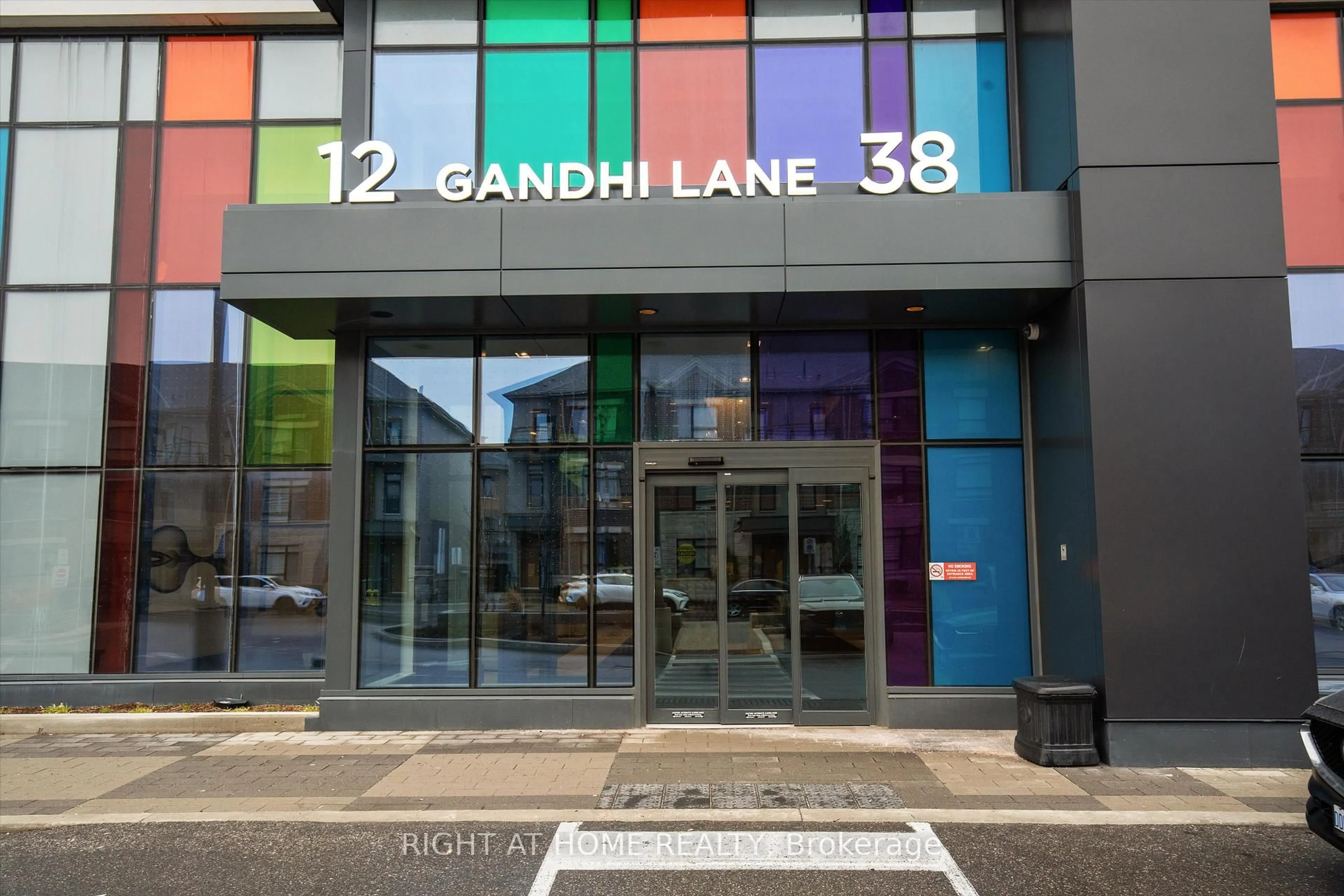 Indoor foyer for 38 Gandhi Lane #1010, Markham Ontario L3T 0G9