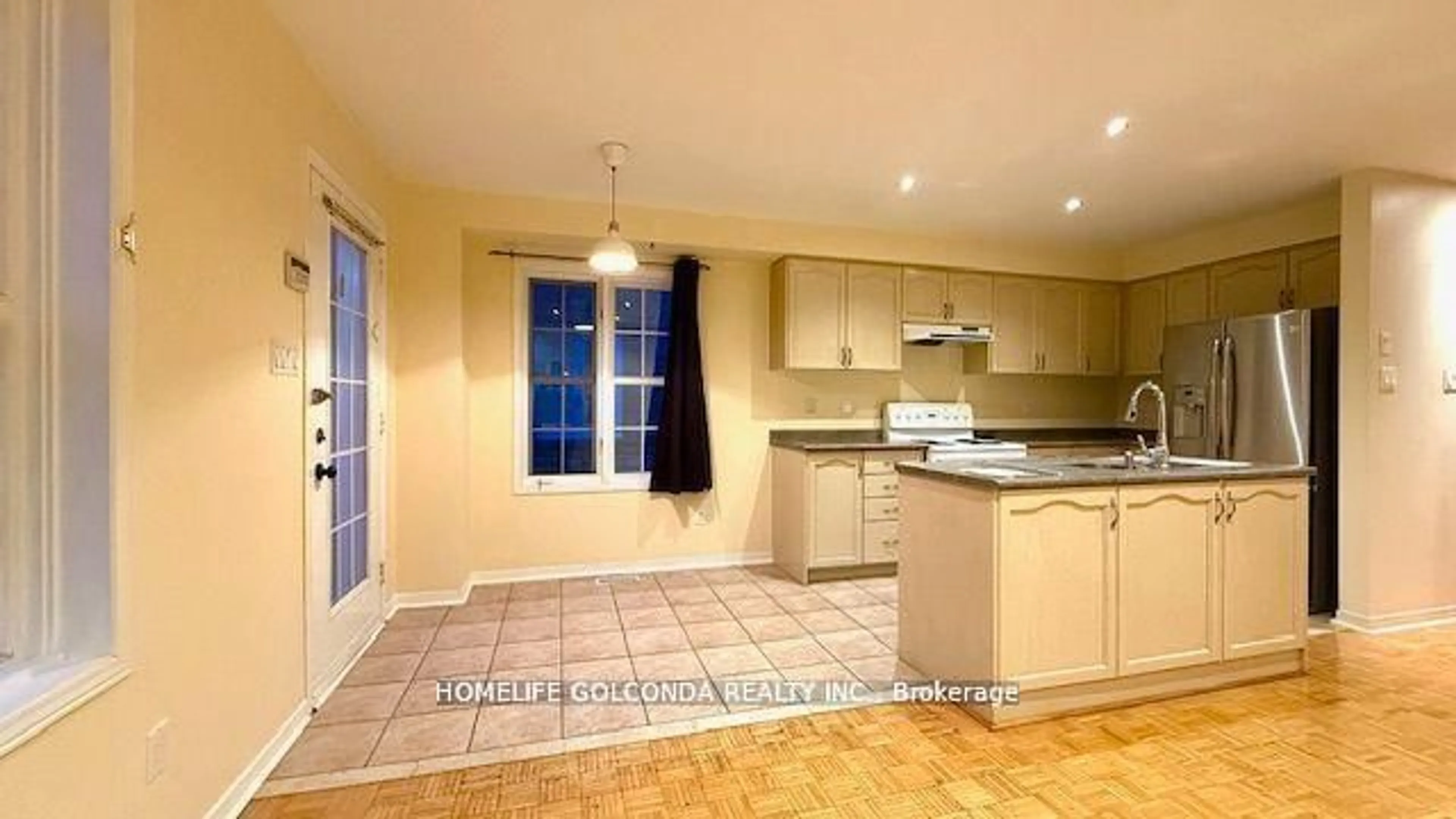 Standard kitchen, ceramic/tile floor for 82 Ellesmere St, Richmond Hill Ontario L4B 4E3