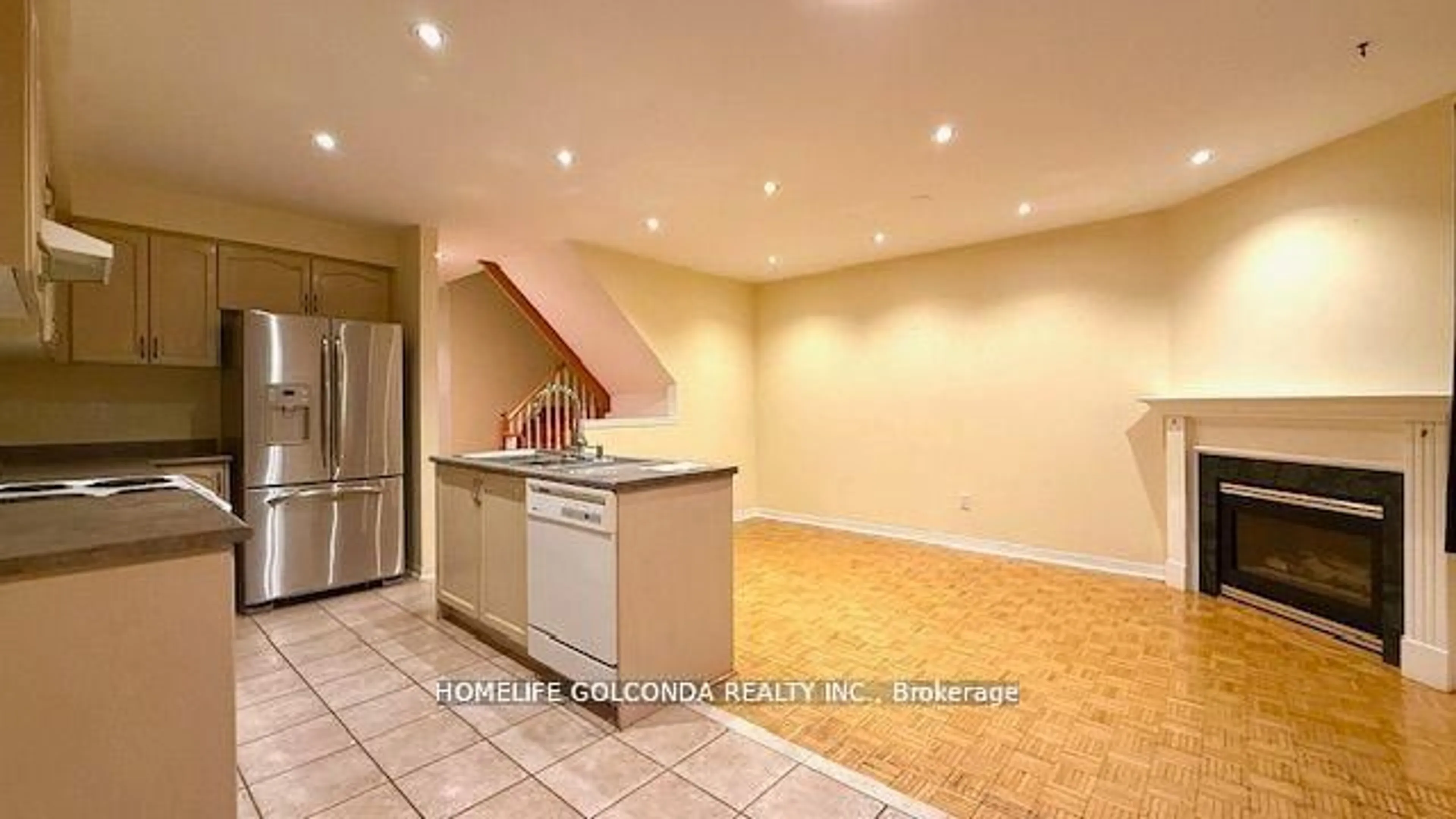 Unknown for 82 Ellesmere St, Richmond Hill Ontario L4B 4E3