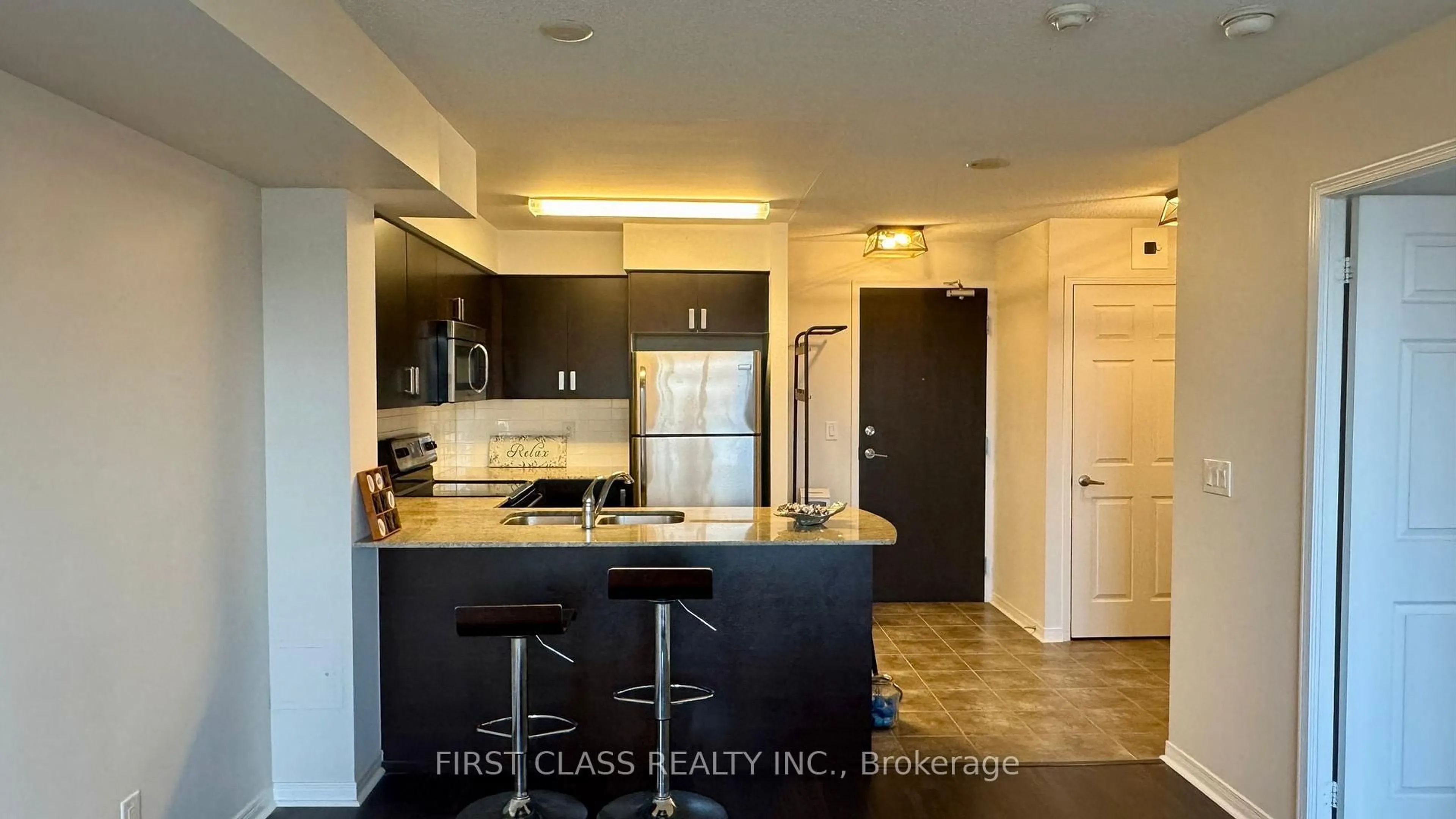Open concept kitchen, ceramic/tile floor for 73 King William Cres #302, Richmond Hill Ontario L4B 0C2