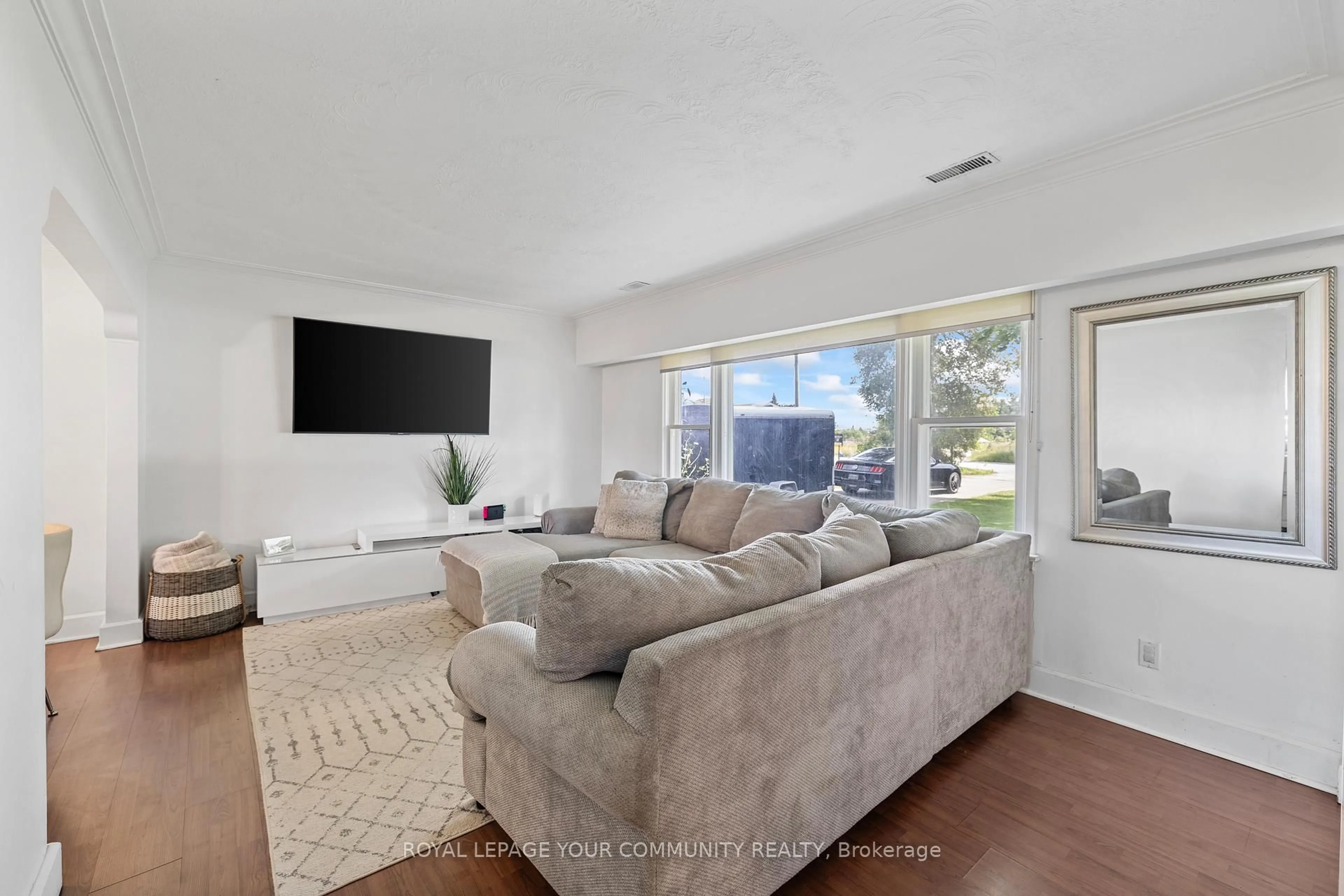 Living room with furniture, unknown for 70 Simmons St, Vaughan Ontario L4H 4X7