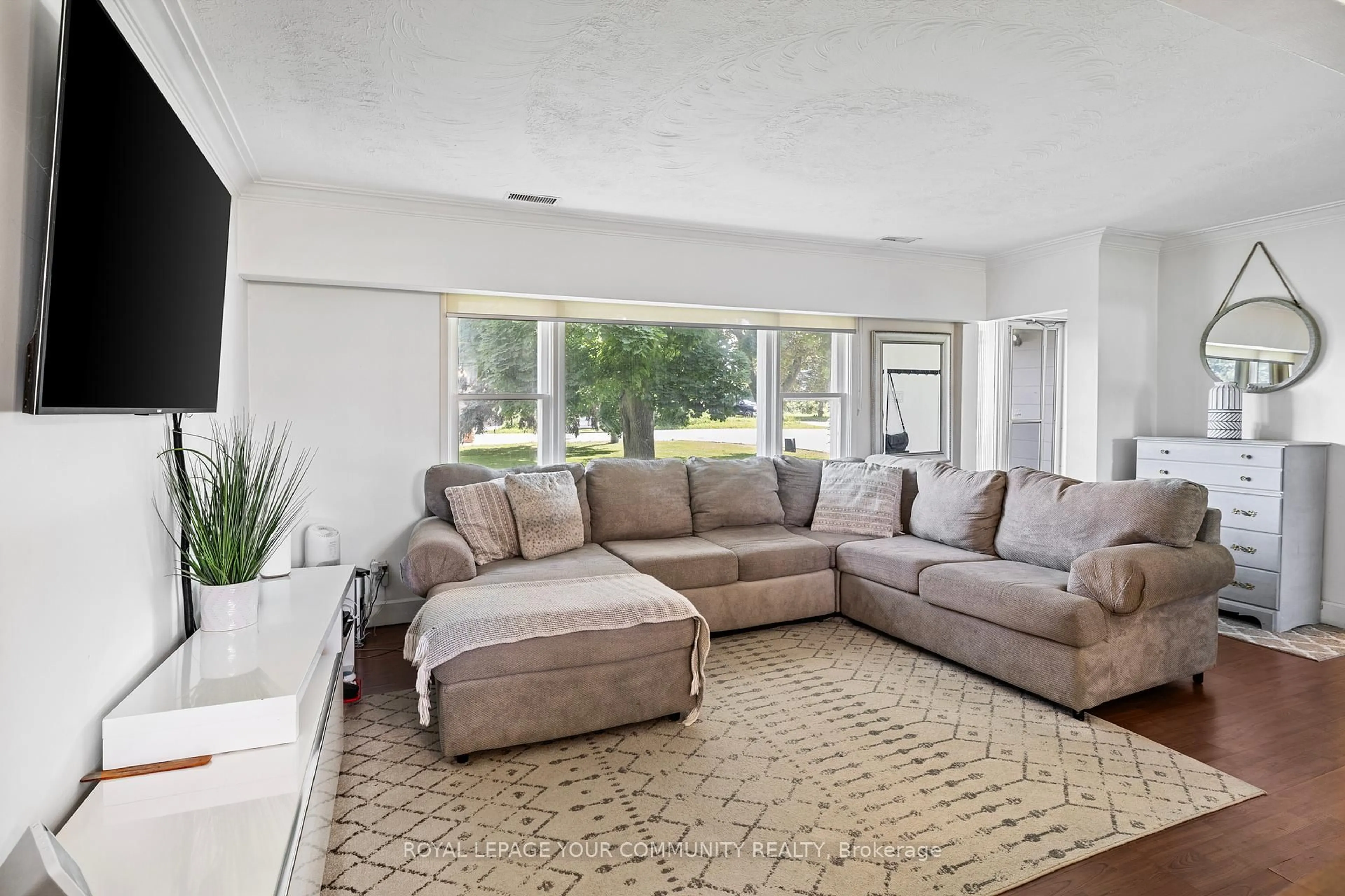 Living room with furniture, unknown for 70 Simmons St, Vaughan Ontario L4H 4X7