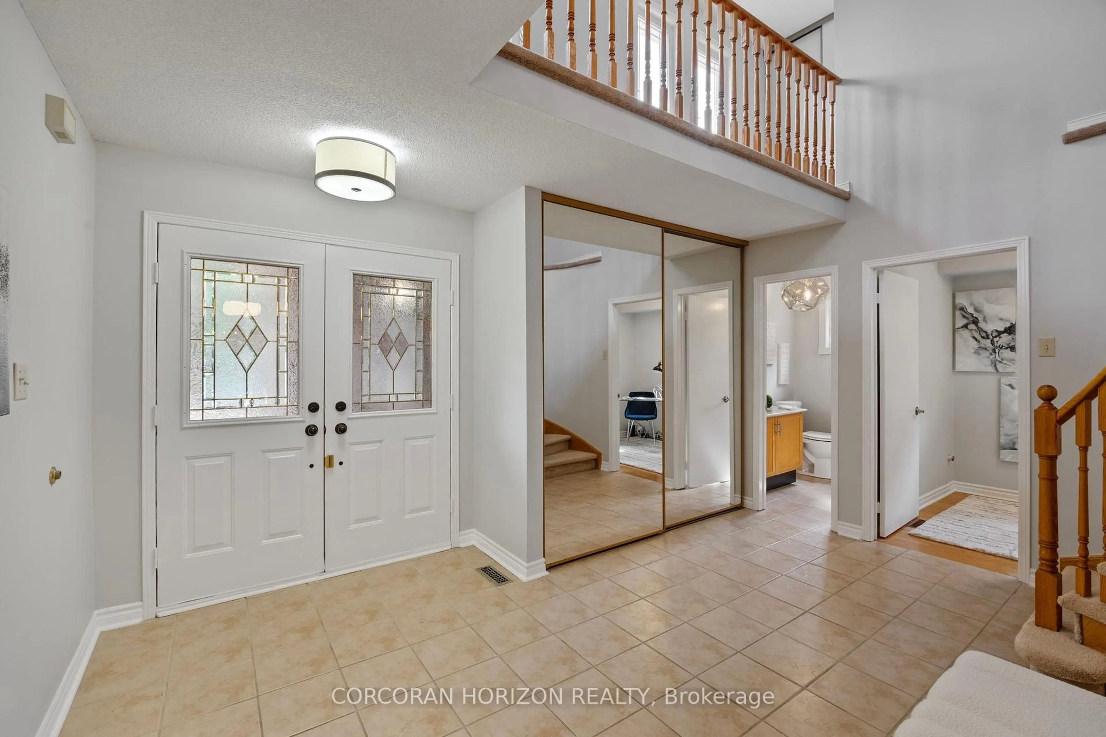 Indoor entryway for 42 Viewmark Dr, Richmond Hill Ontario L4S 1E6