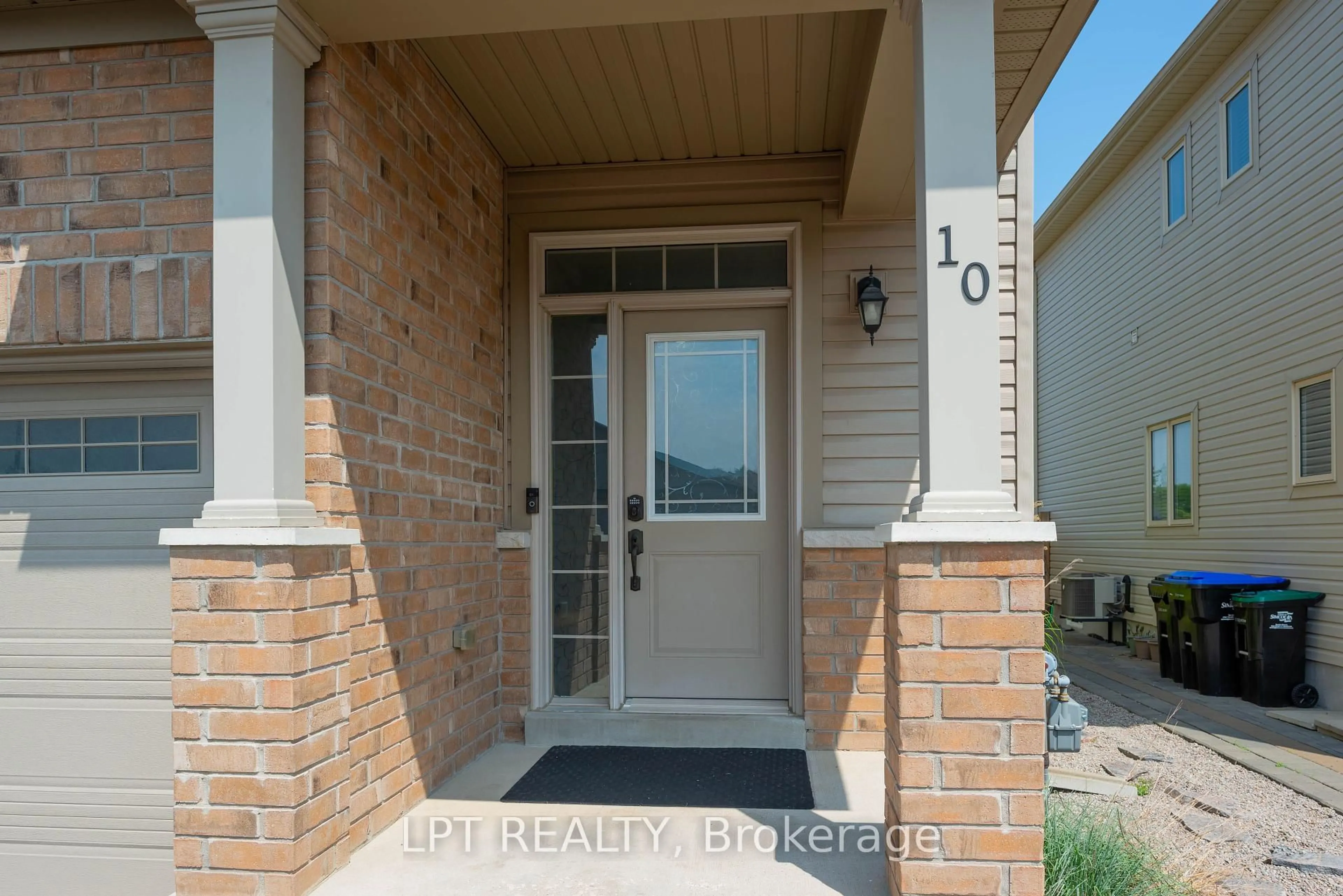 Indoor entryway for 10 Mandley St, Essa Ontario L3W 0B6
