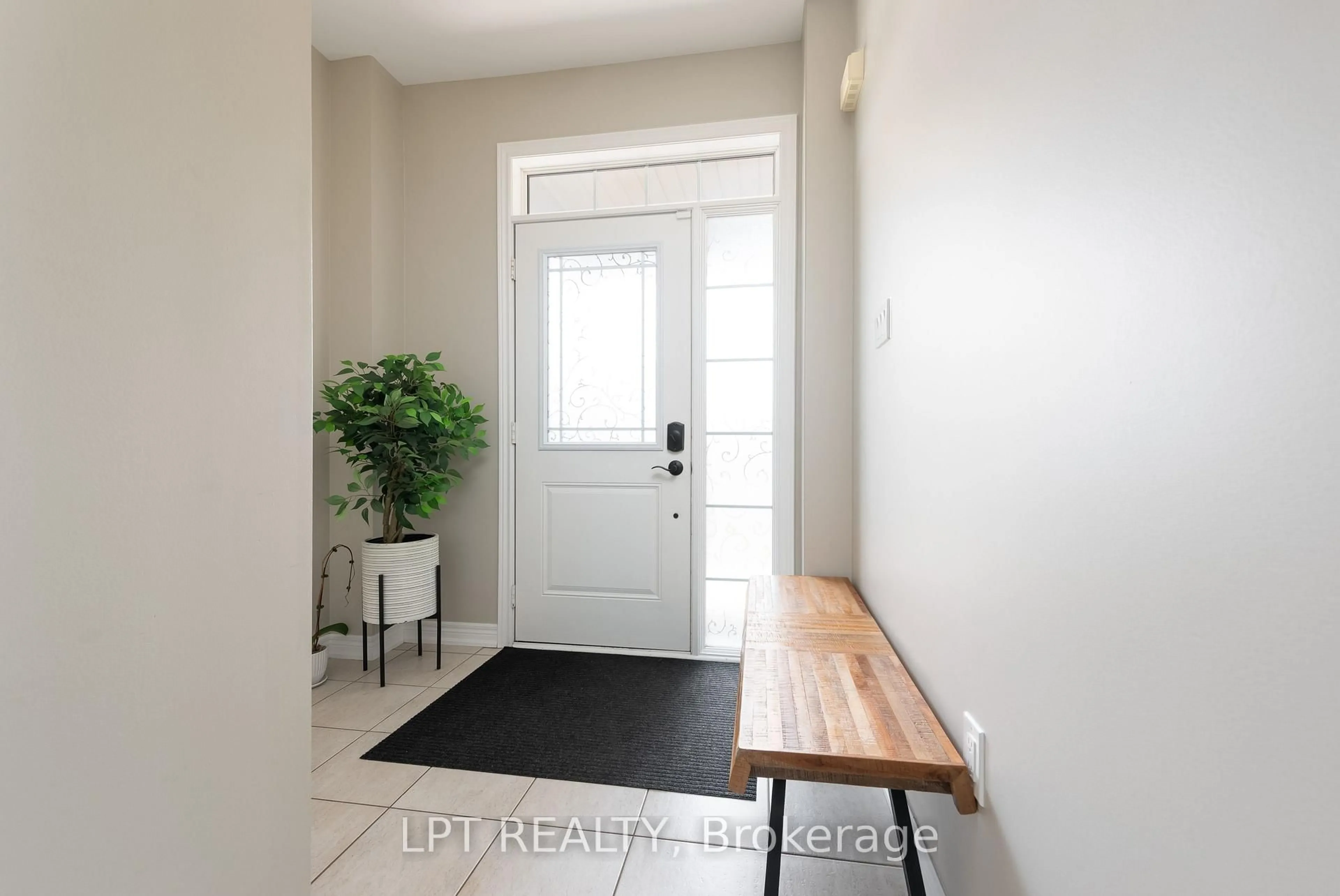Indoor entryway for 10 Mandley St, Essa Ontario L3W 0B6