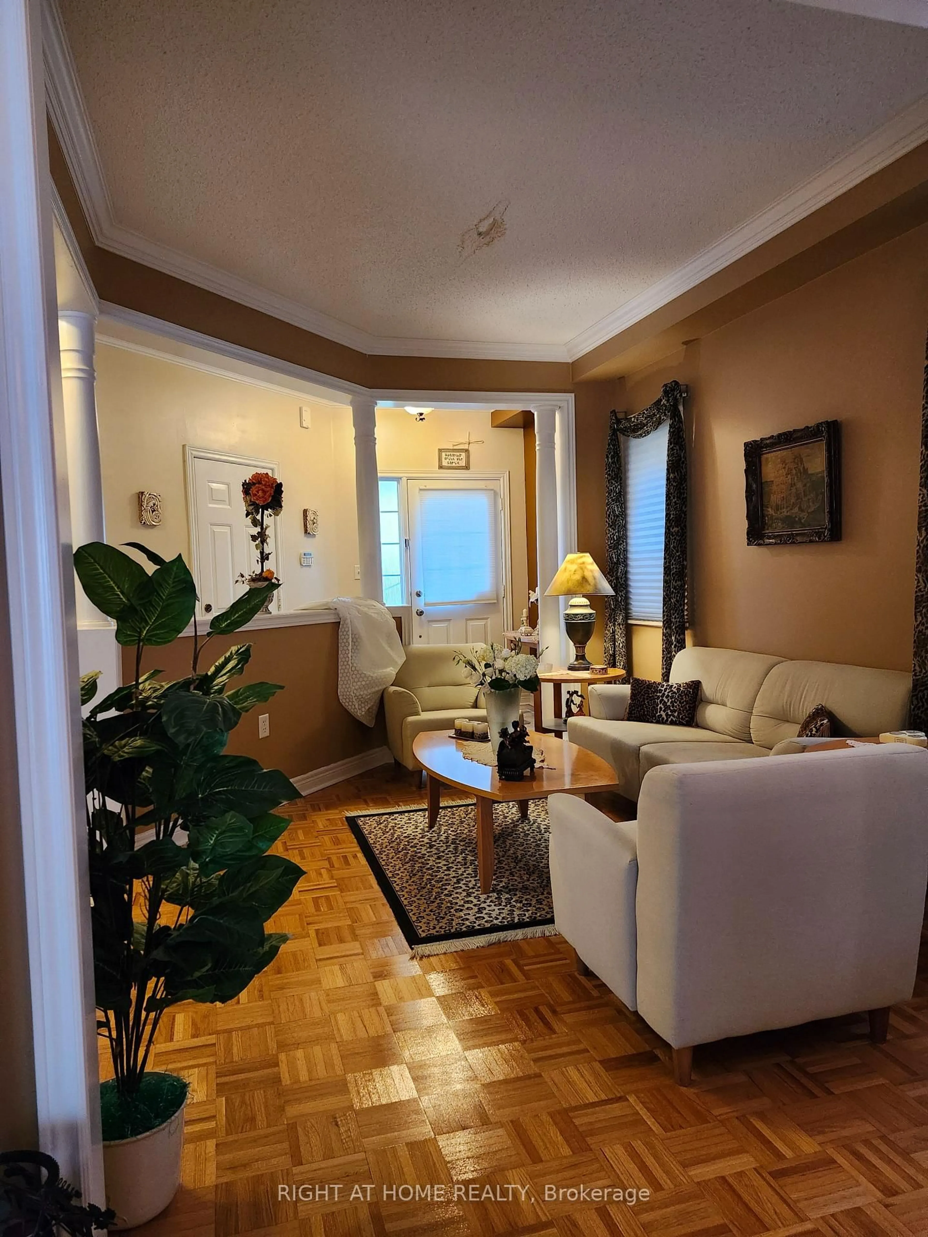 Living room with furniture, unknown for 54 Golden Oak Ave, Richmond Hill Ontario L4S 1Y5