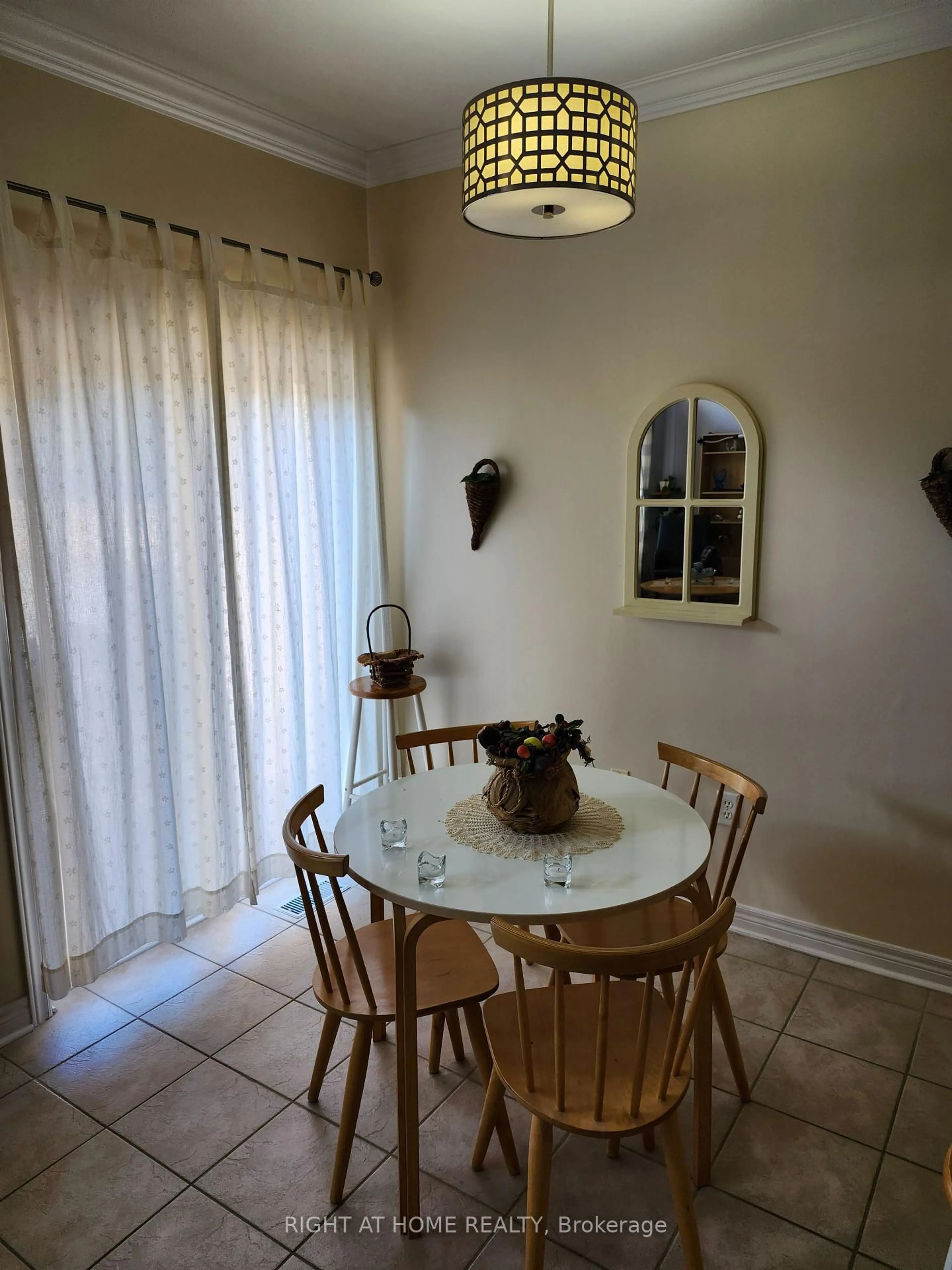 Dining room, unknown for 54 Golden Oak Ave, Richmond Hill Ontario L4S 1Y5