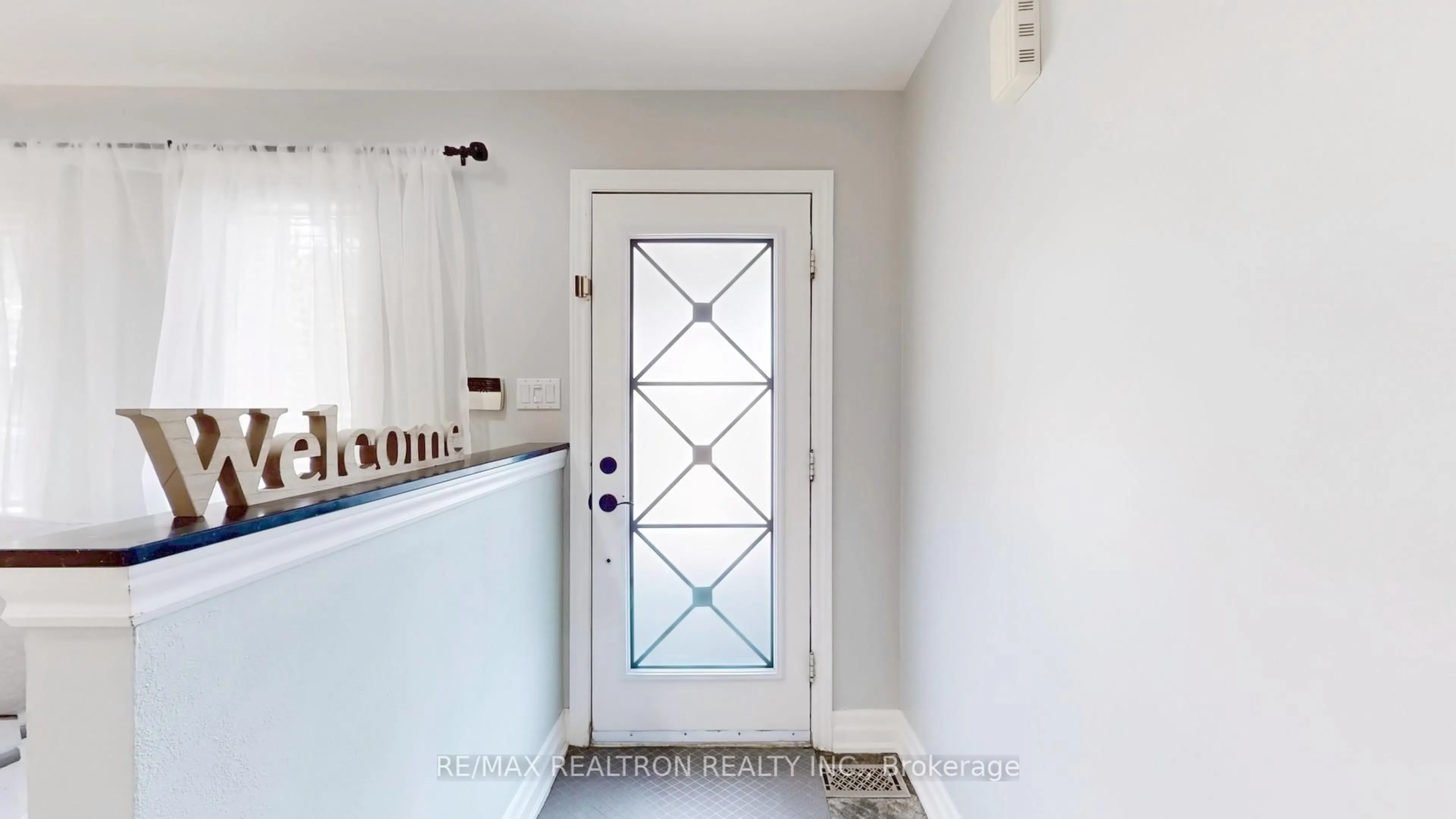 Indoor entryway for 287 Wildberry Cres, Vaughan Ontario L4H 2H6