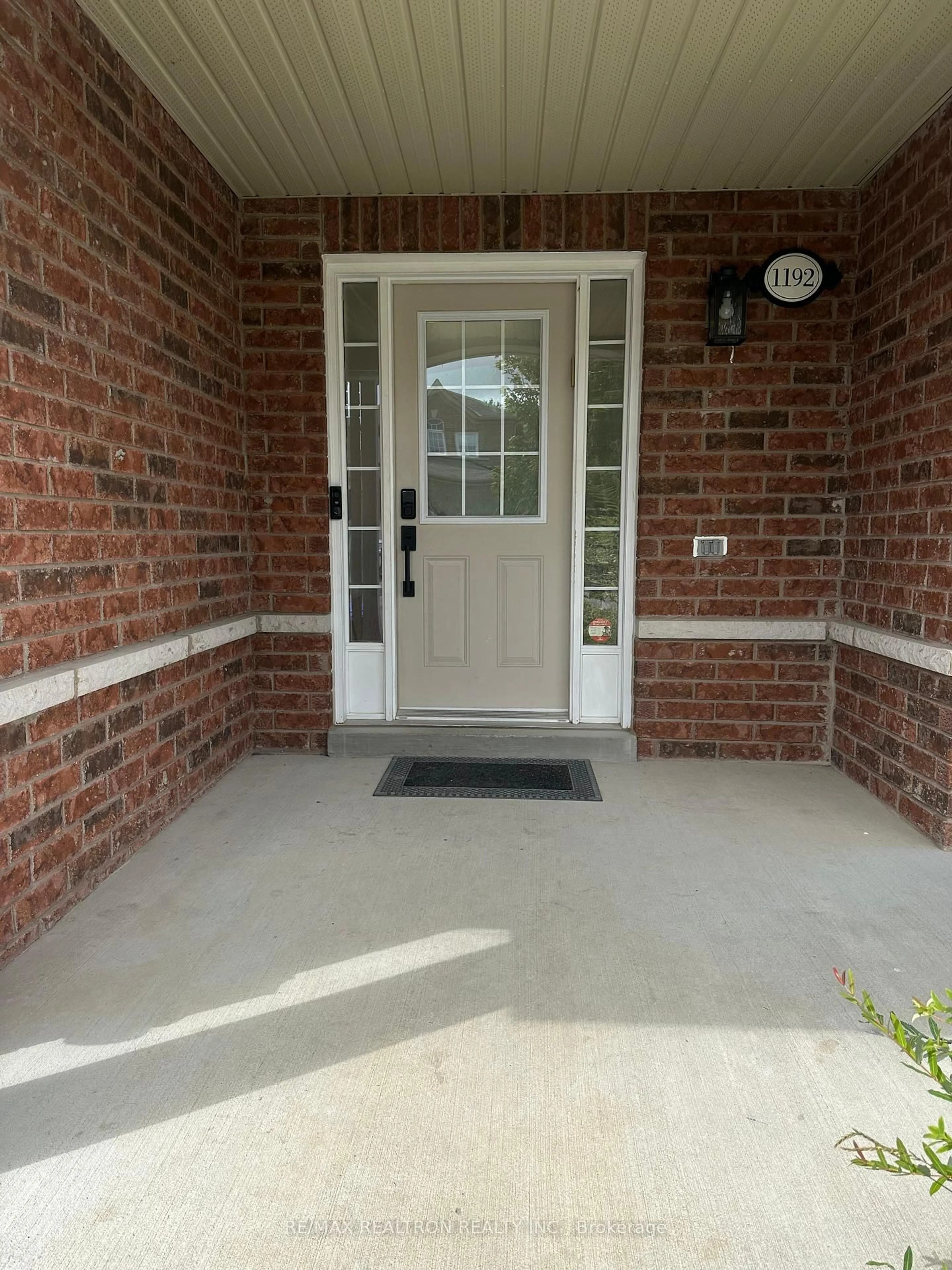 Indoor entryway for 1192 Mary-Lou St, Innisfil Ontario L9S 5A4