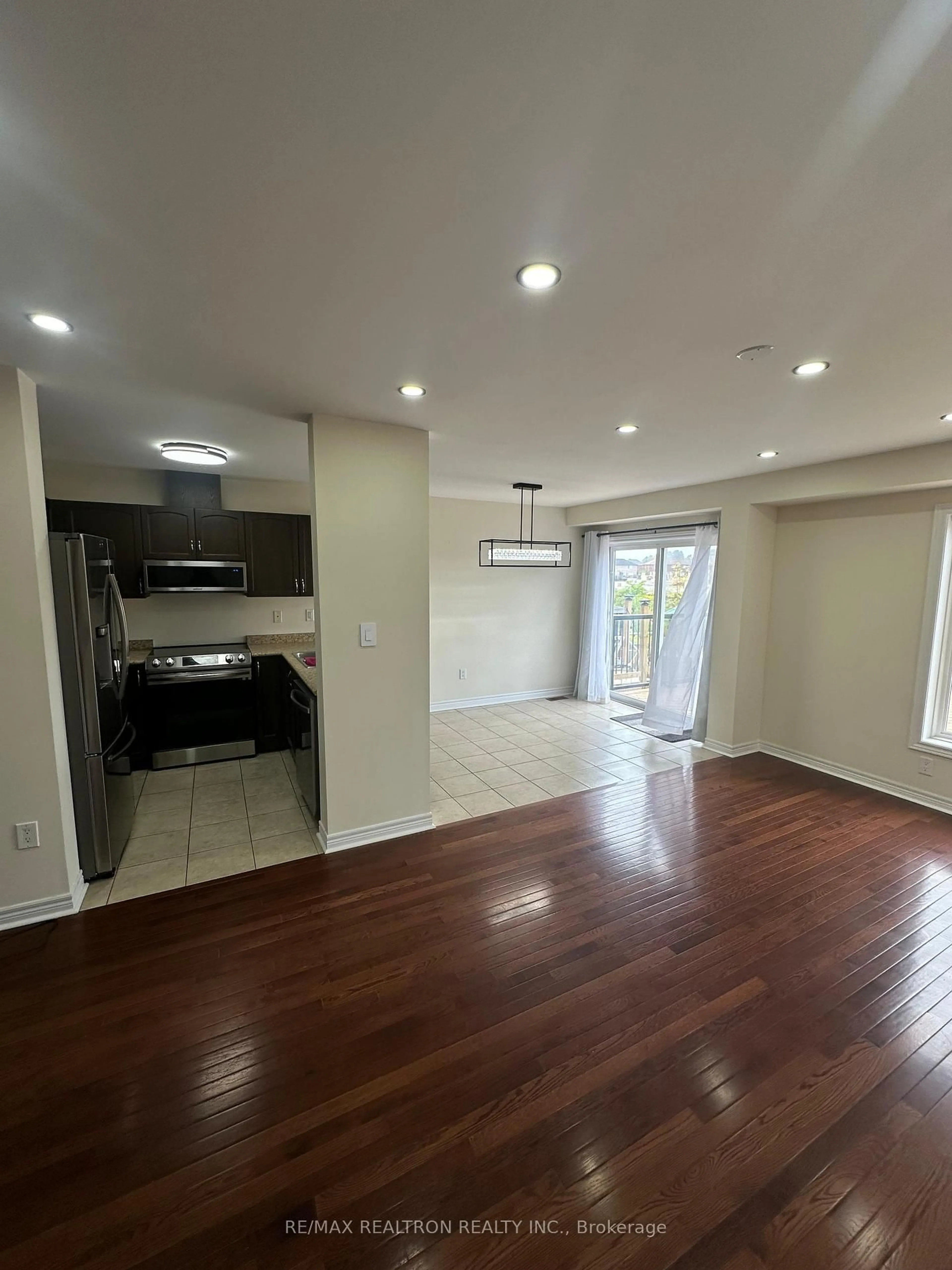 Open concept kitchen, unknown for 1192 Mary-Lou St, Innisfil Ontario L9S 5A4