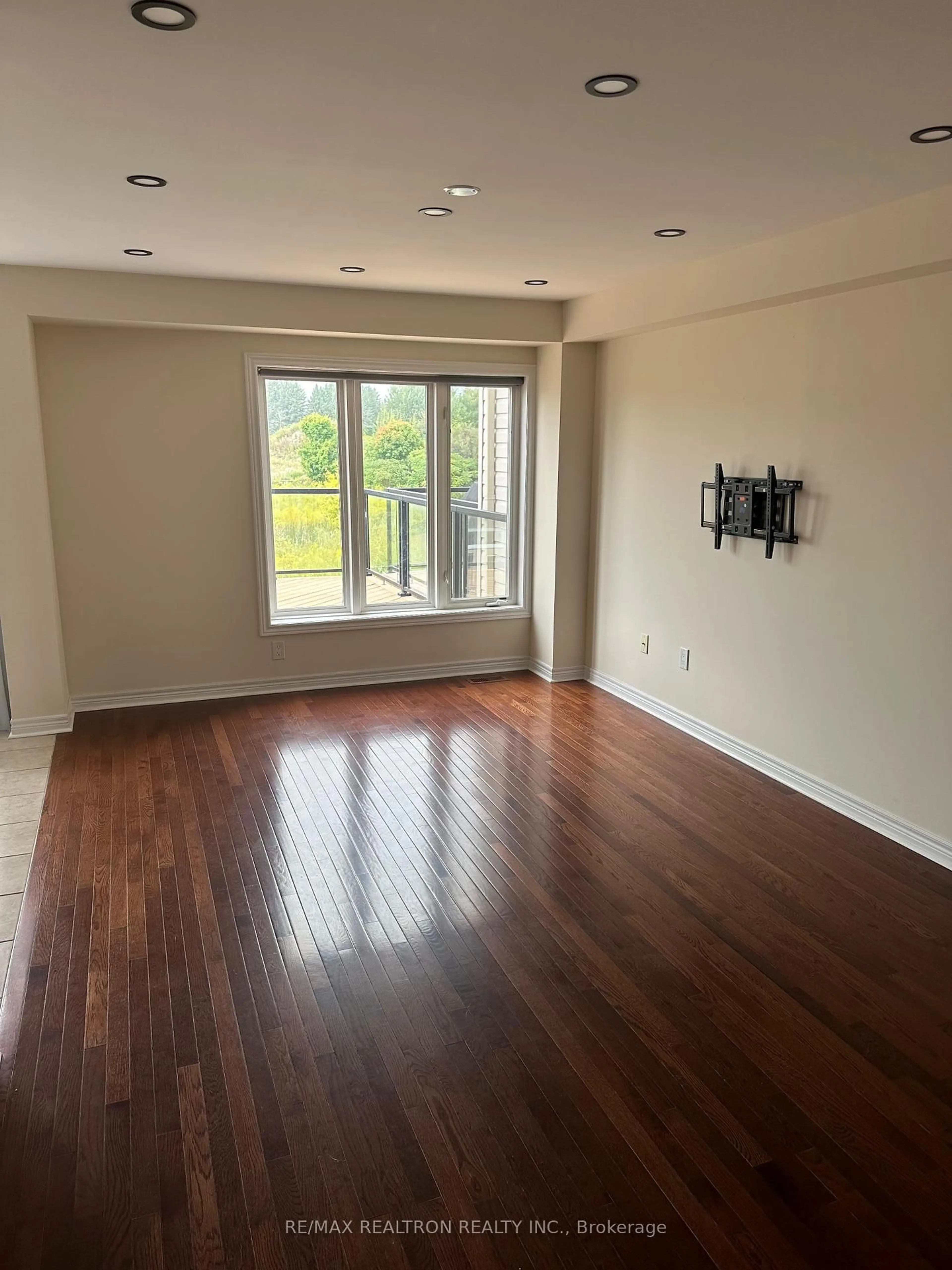 A pic of a room for 1192 Mary-Lou St, Innisfil Ontario L9S 5A4