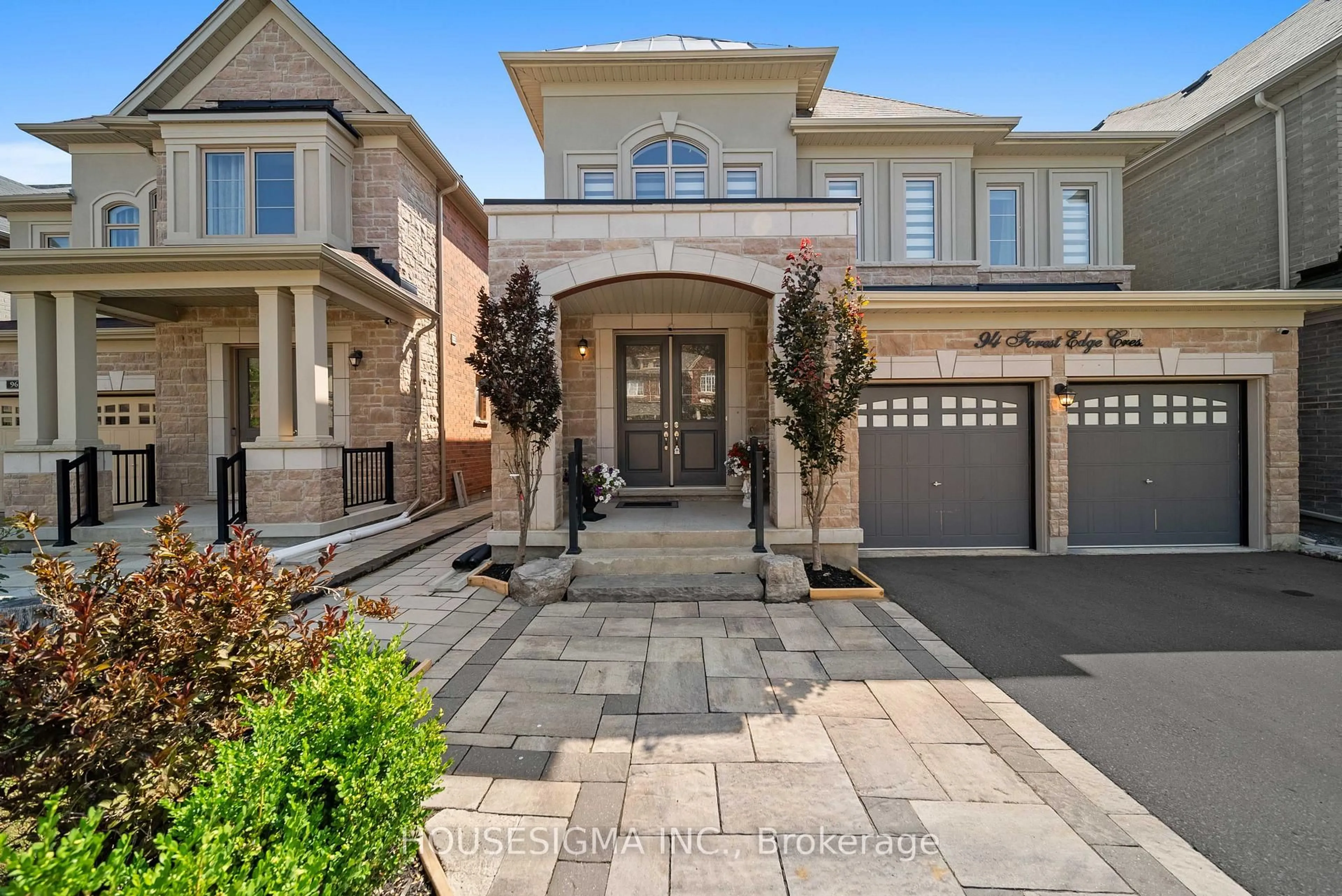 Home with brick exterior material, street for 94 Forest Edge Cres, East Gwillimbury Ontario L9N 0S6