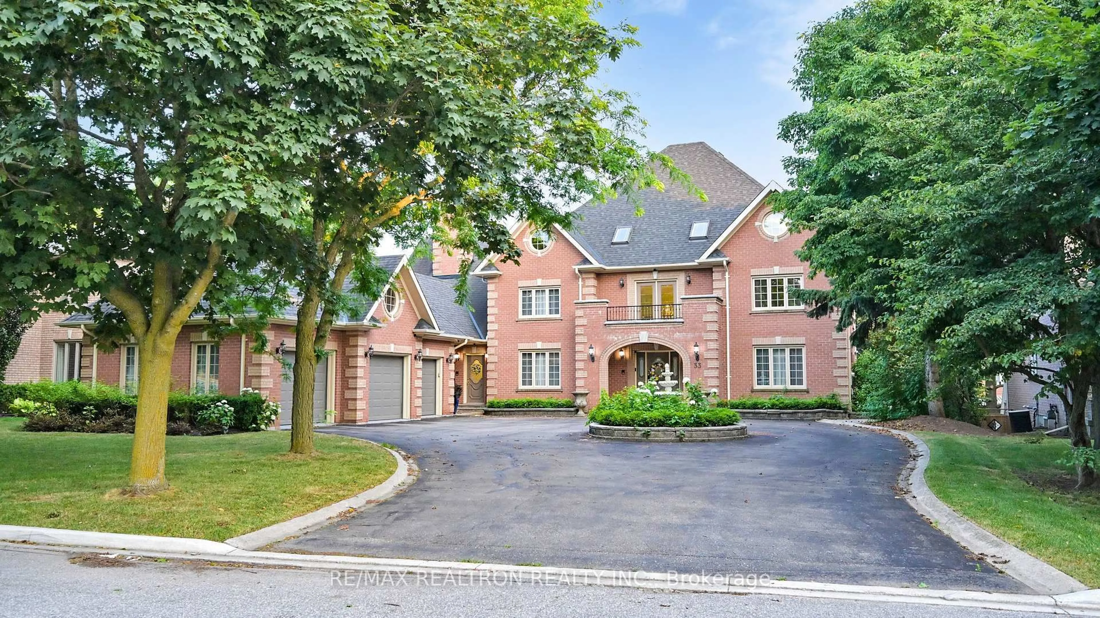 Home with brick exterior material, street for 33 Oatlands Cres, Richmond Hill Ontario L4C 9P1
