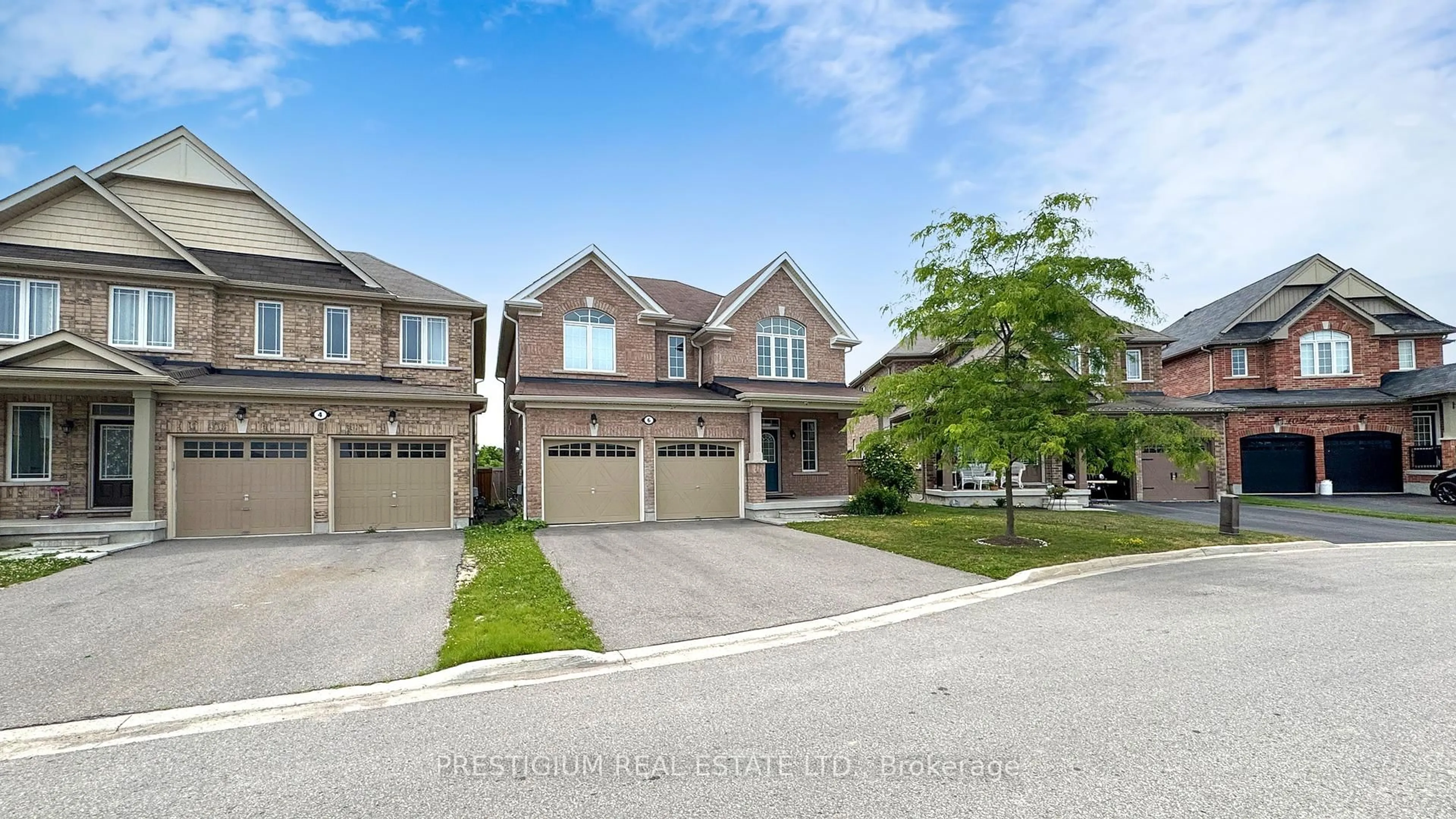 A pic from outside/outdoor area/front of a property/back of a property/a pic from drone, street for 6 Lampkin St, Georgina Ontario L0E 1R0