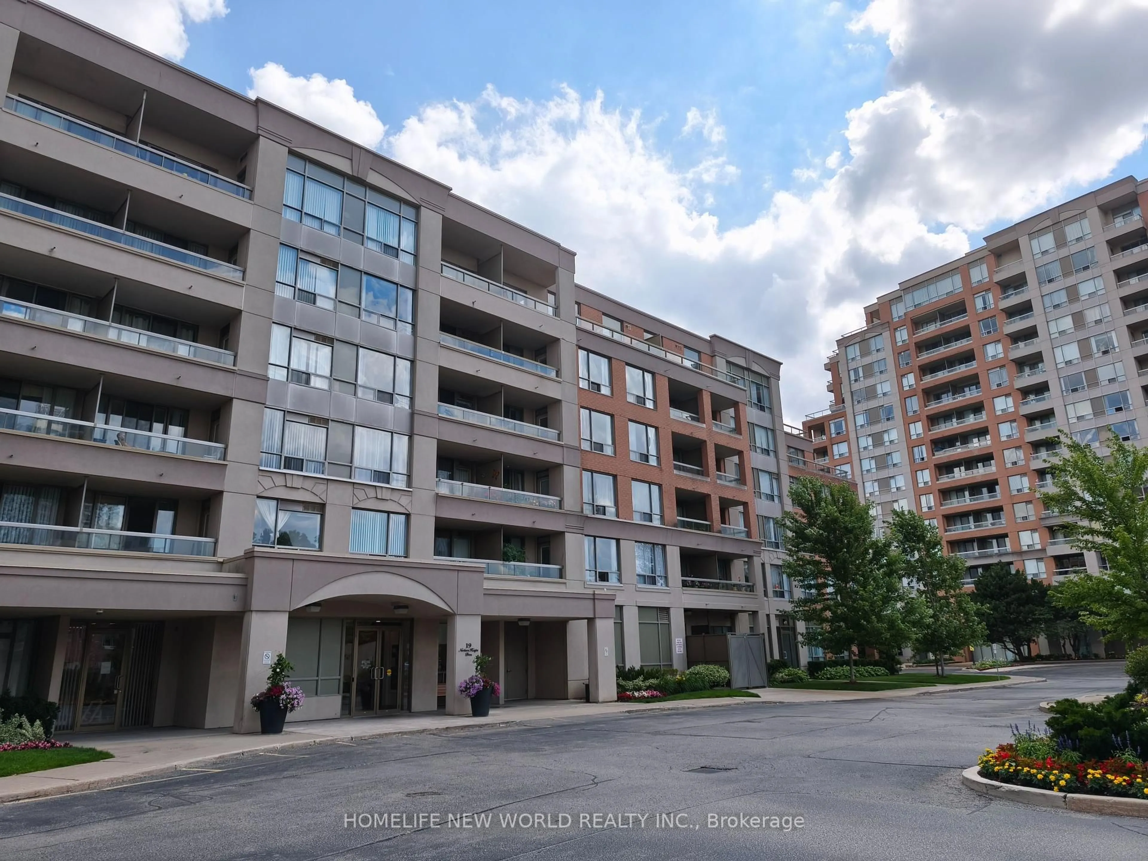 Unknown for 19 Northern Heights Dr #314, Richmond Hill Ontario L4B 4M4