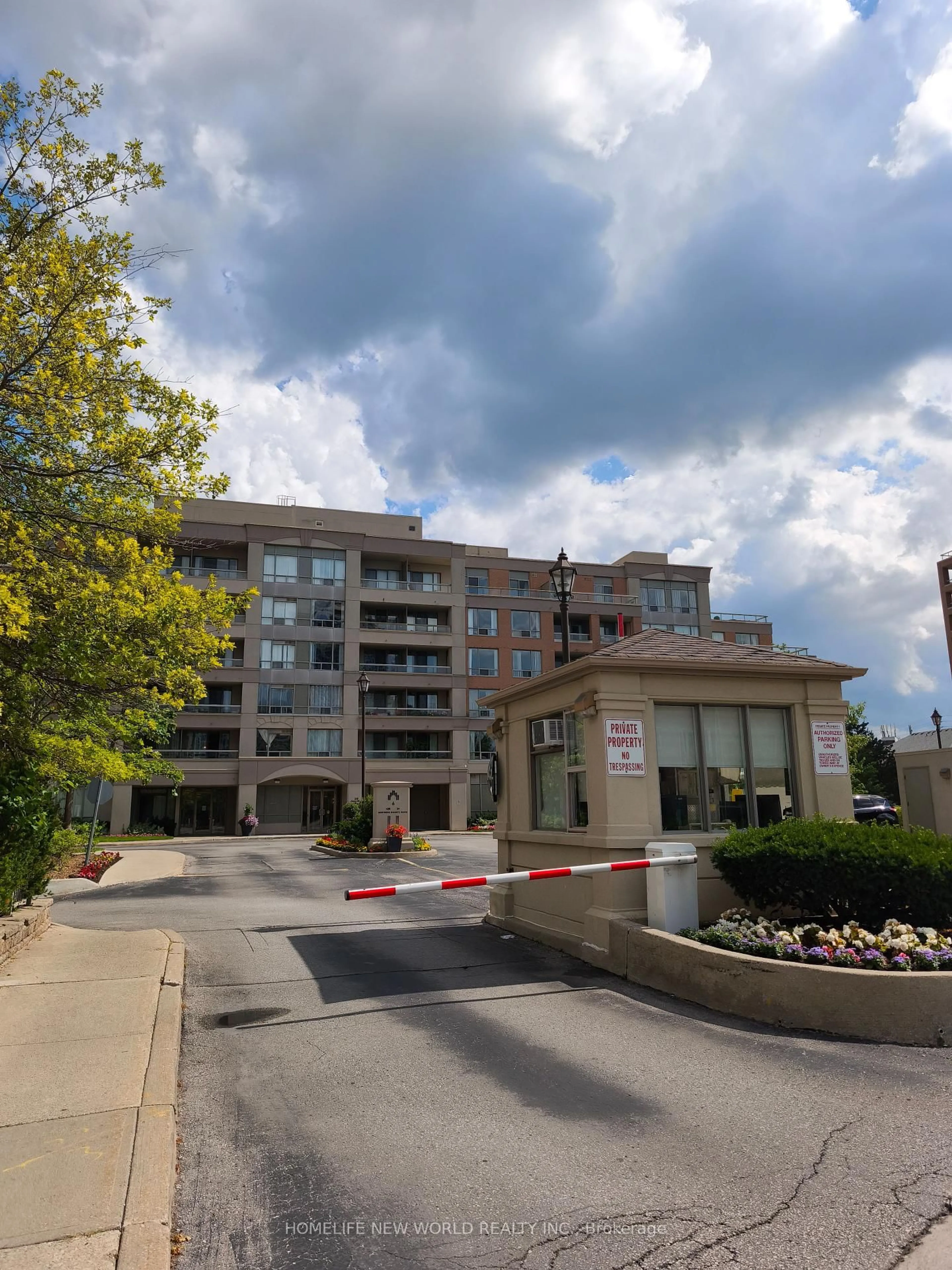 Unknown for 19 Northern Heights Dr #314, Richmond Hill Ontario L4B 4M4