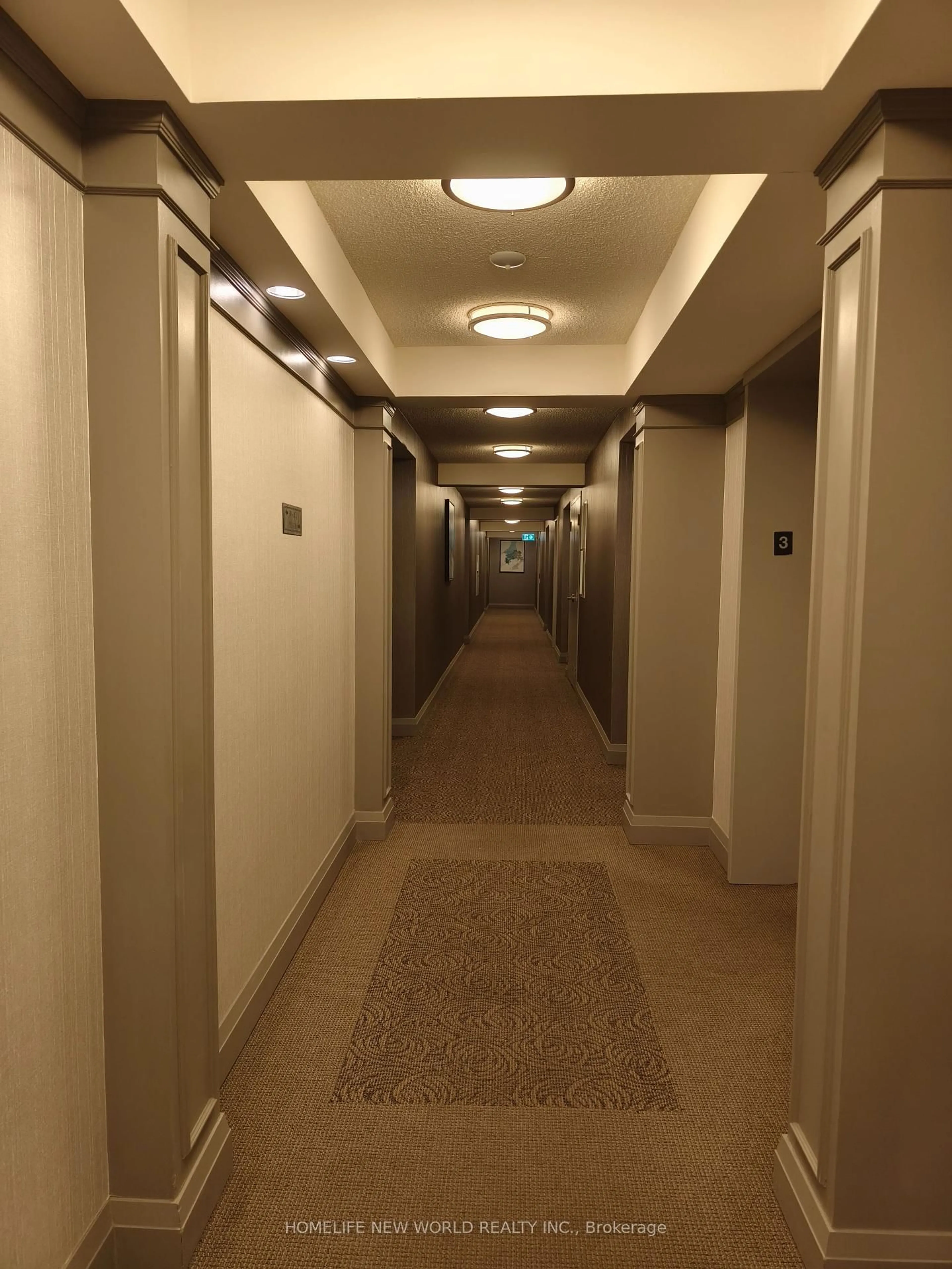 Indoor foyer for 19 Northern Heights Dr #314, Richmond Hill Ontario L4B 4M4