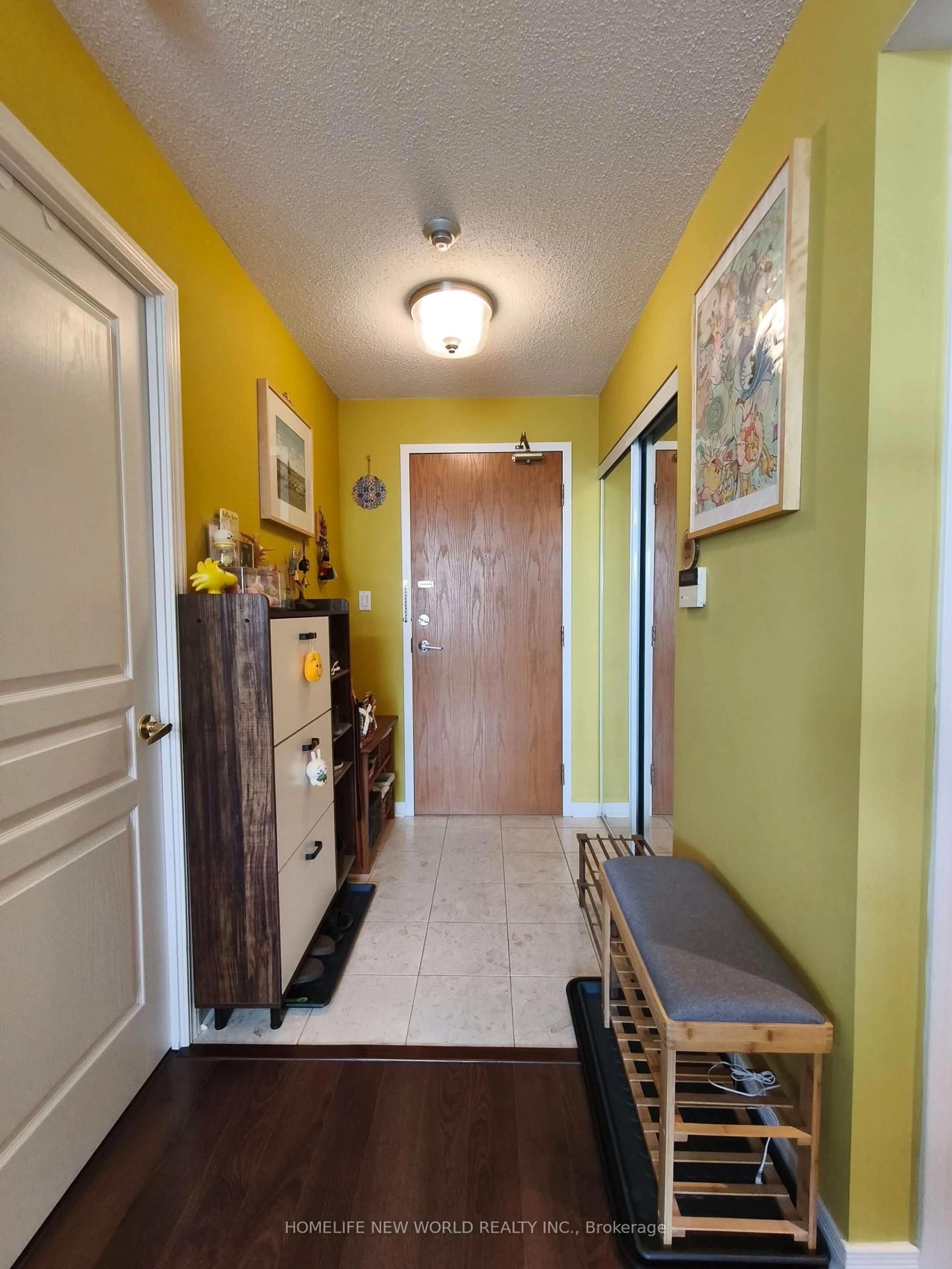 Indoor entryway for 19 Northern Heights Dr #314, Richmond Hill Ontario L4B 4M4