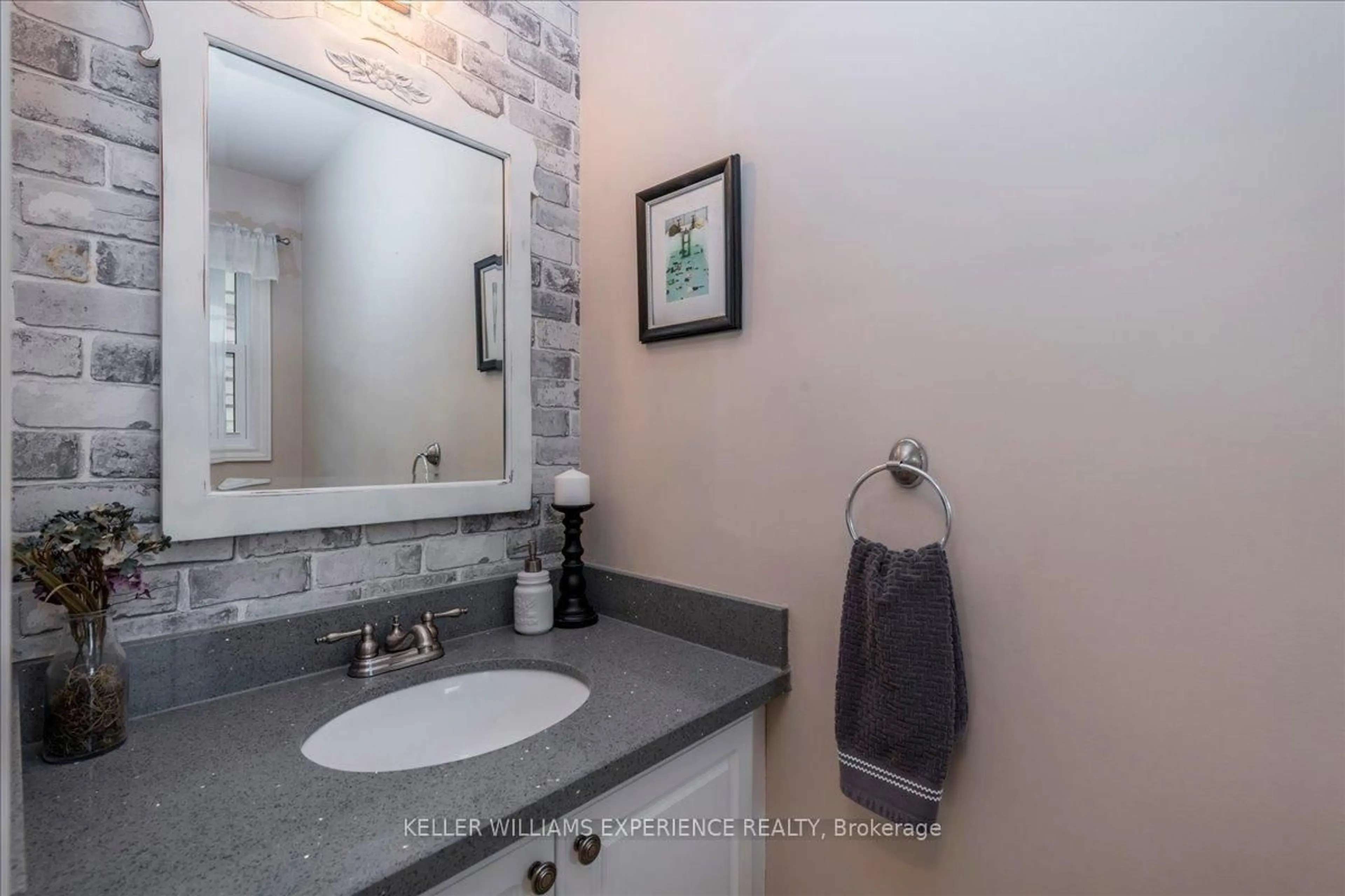 Standard bathroom, ceramic/tile floor for 472 Haines St, New Tecumseth Ontario L0G 1A0