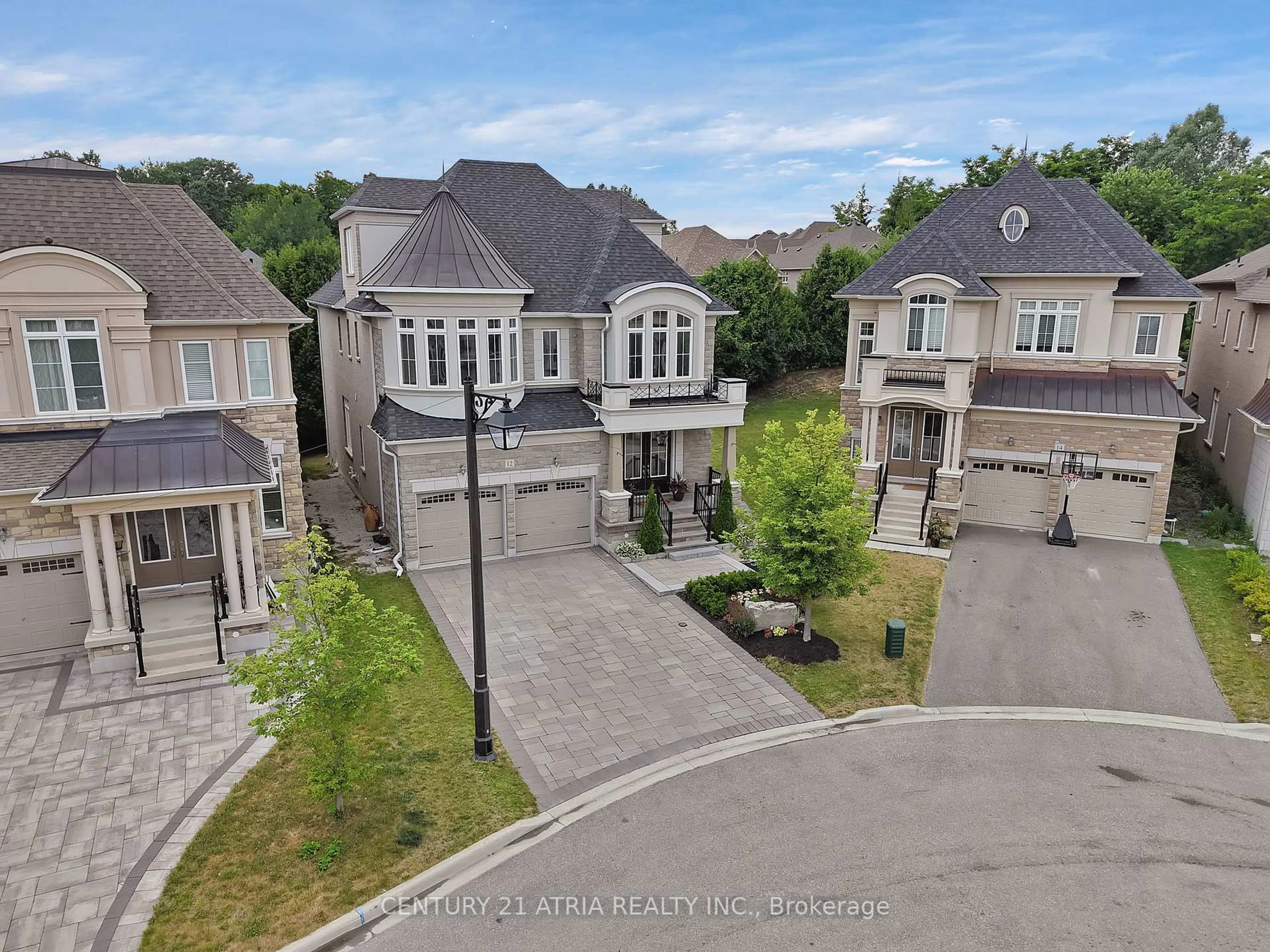 A pic from outside/outdoor area/front of a property/back of a property/a pic from drone, street for 12 Macdonald Crt, Richmond Hill Ontario L4E 1E9