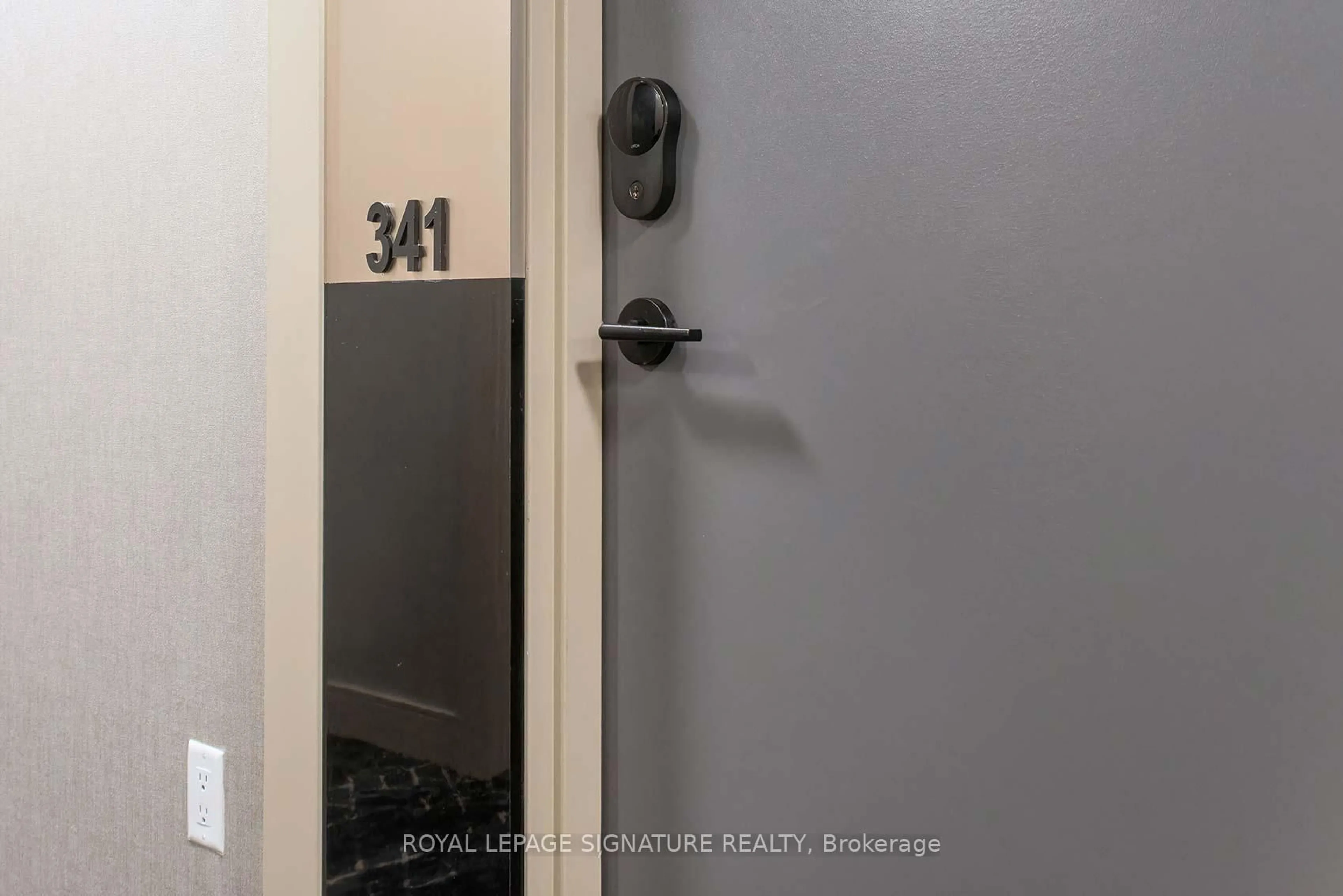 Indoor entryway for 11750 NINTH Line #341, Whitchurch-Stouffville Ontario L4A 5G1