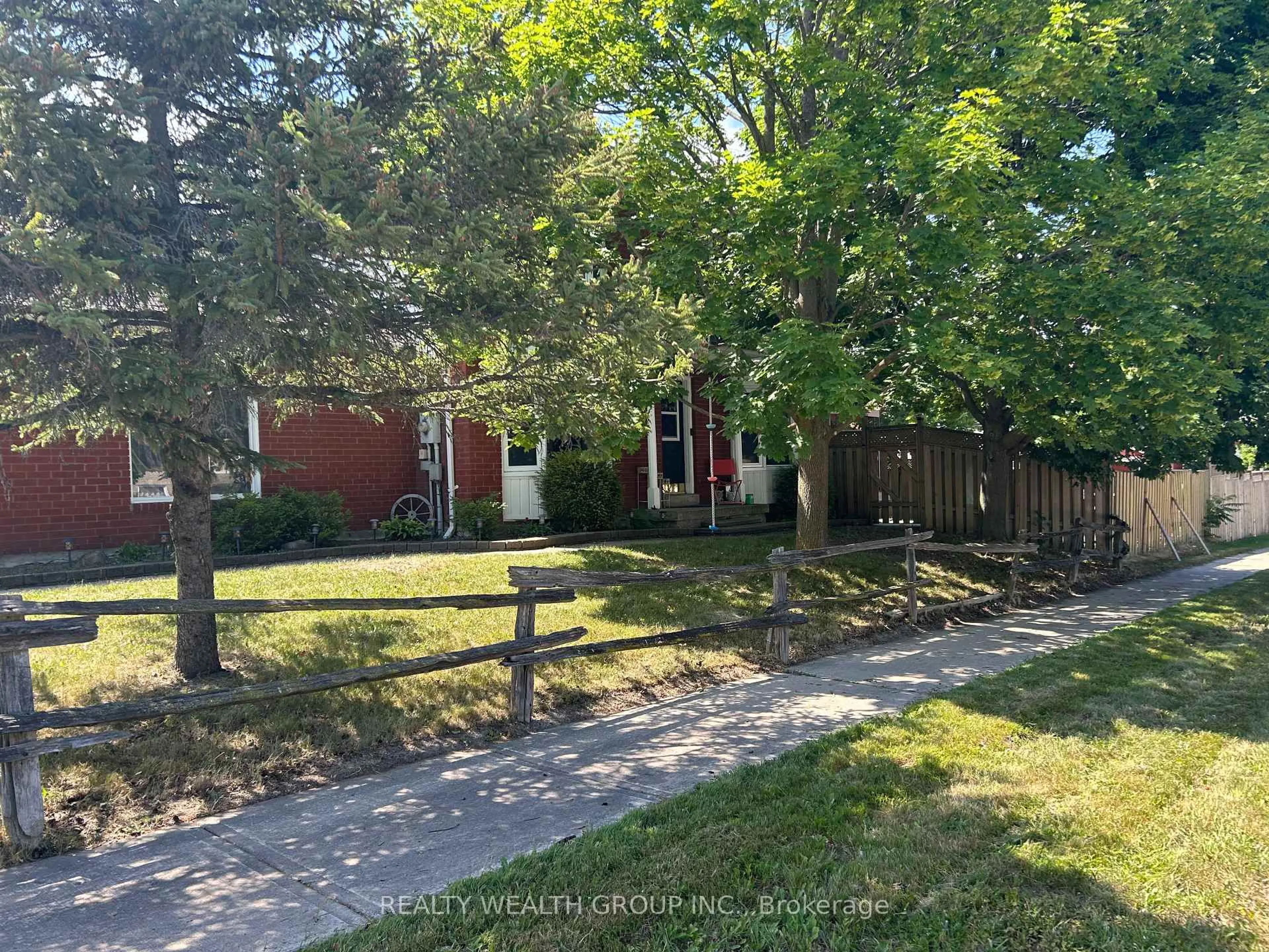 A pic from outside/outdoor area/front of a property/back of a property/a pic from drone, street for 1226 Benson St, Innisfil Ontario L9S 1Y5