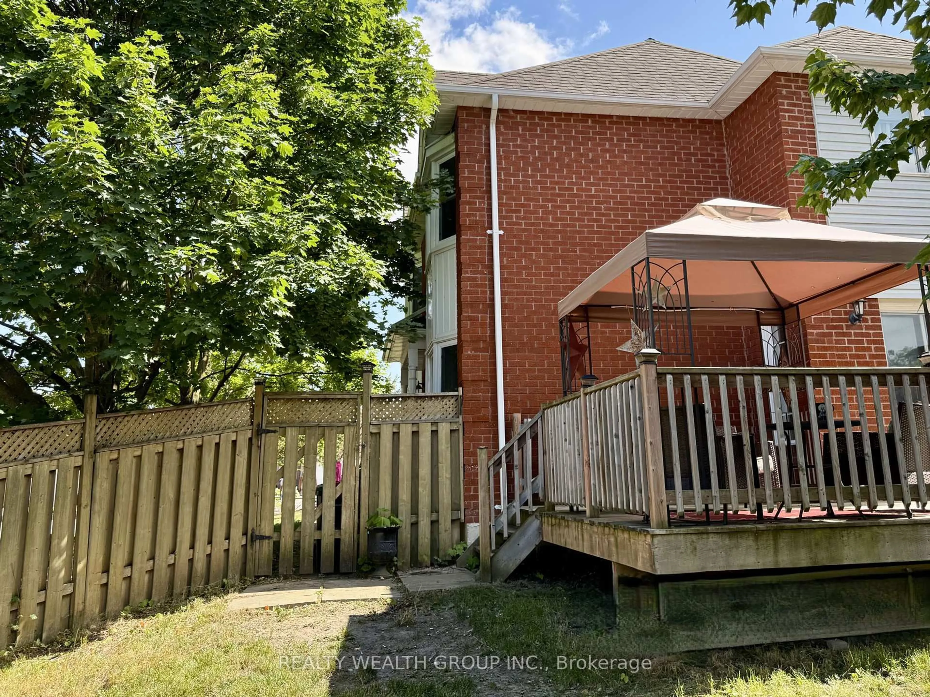 A pic from outside/outdoor area/front of a property/back of a property/a pic from drone, unknown for 1226 Benson St, Innisfil Ontario L9S 1Y5