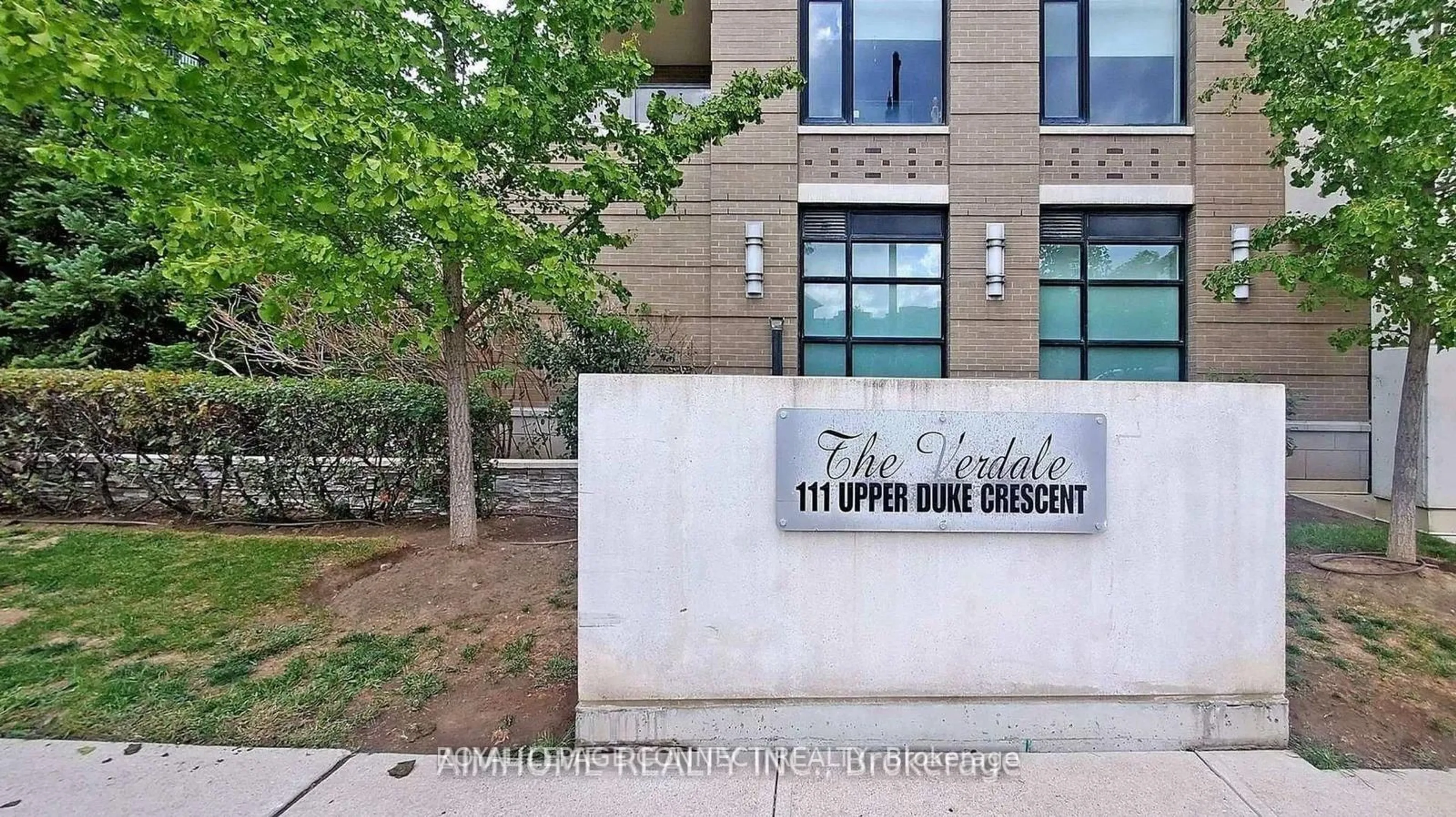 Indoor foyer for 111 Upper Duke Cres #103, Markham Ontario L6G 0C8